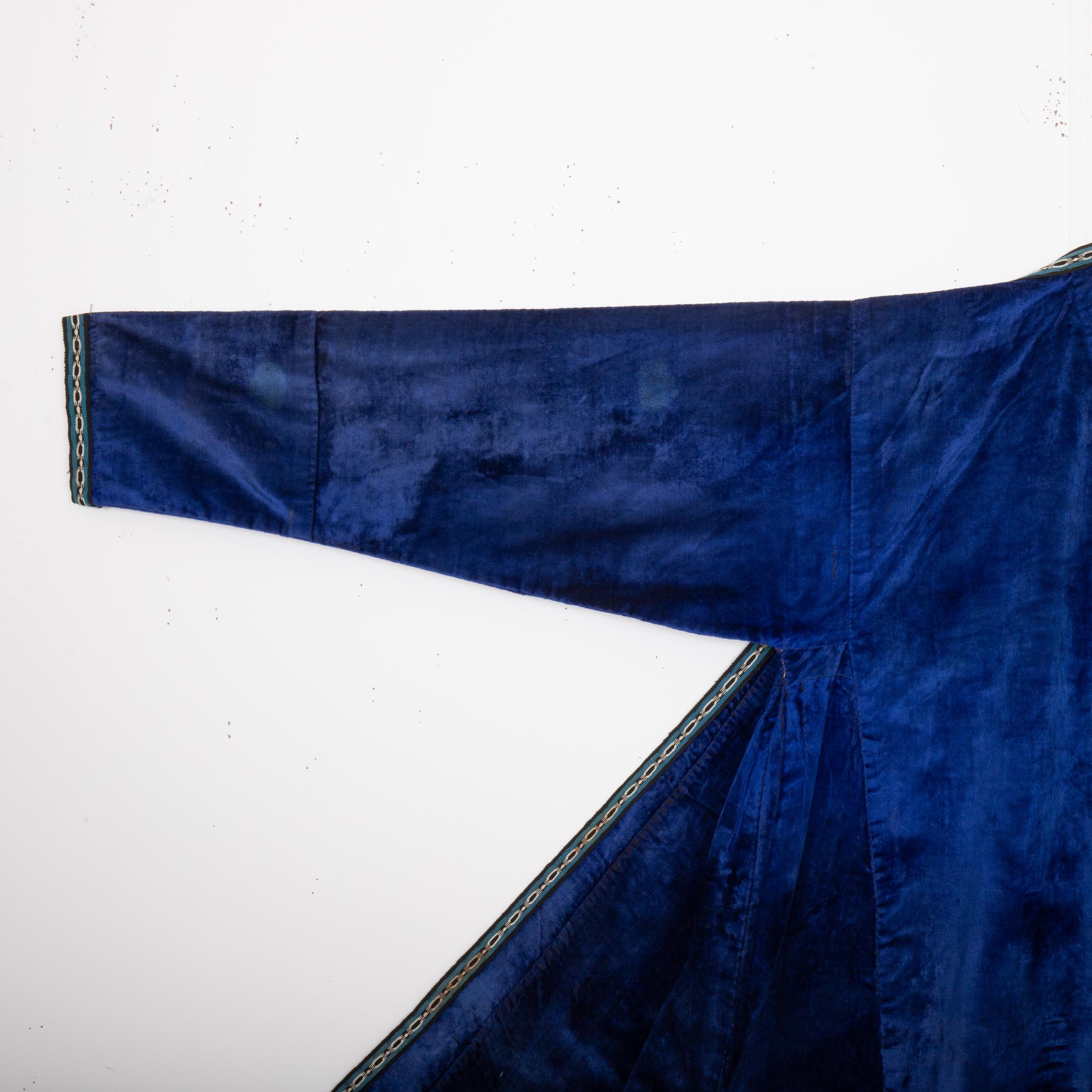 Artisanat Chapan ancien en velours de soie, A.I.C., début du 20e C. en vente