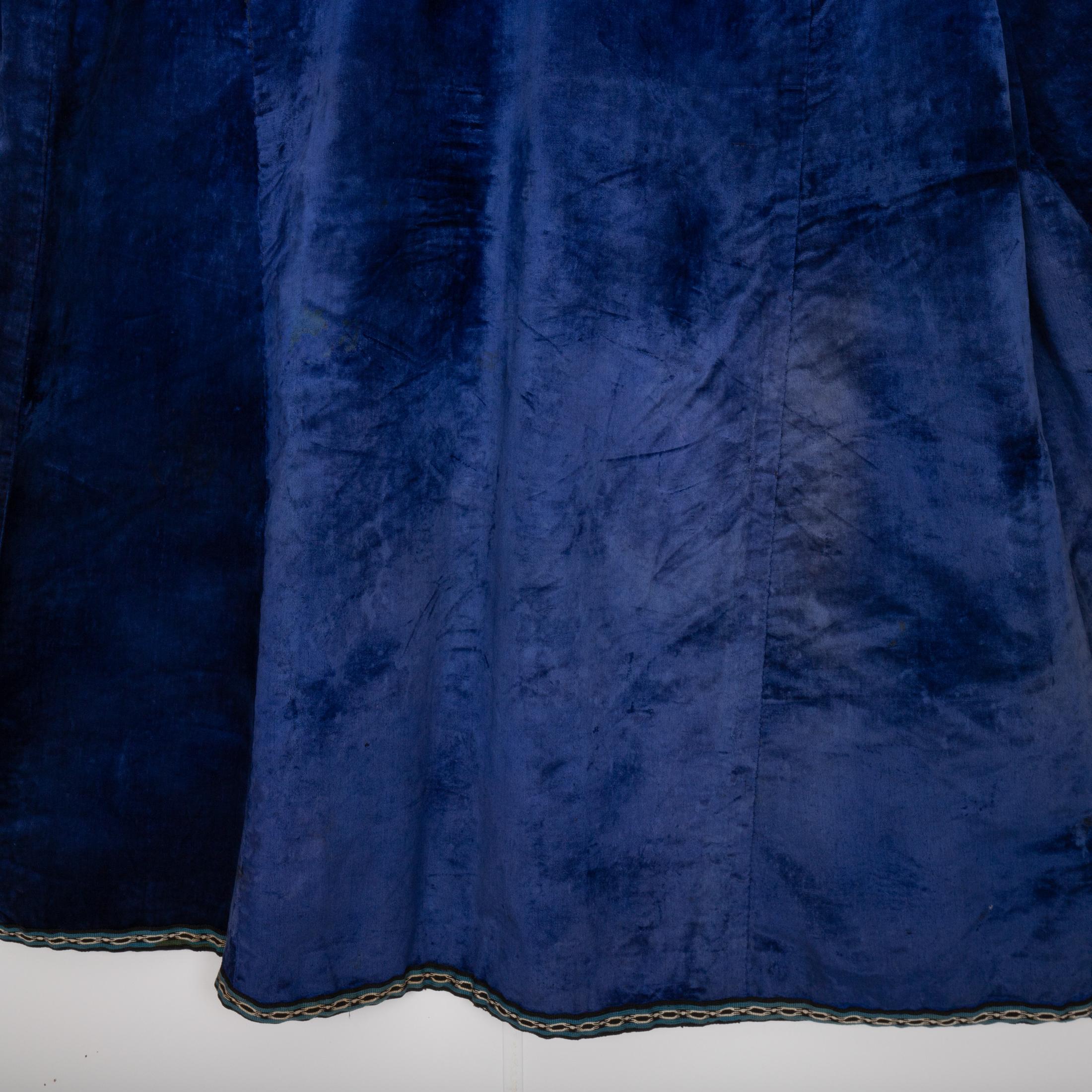 Tissage Chapan ancien en velours de soie, A.I.C., début du 20e C. en vente