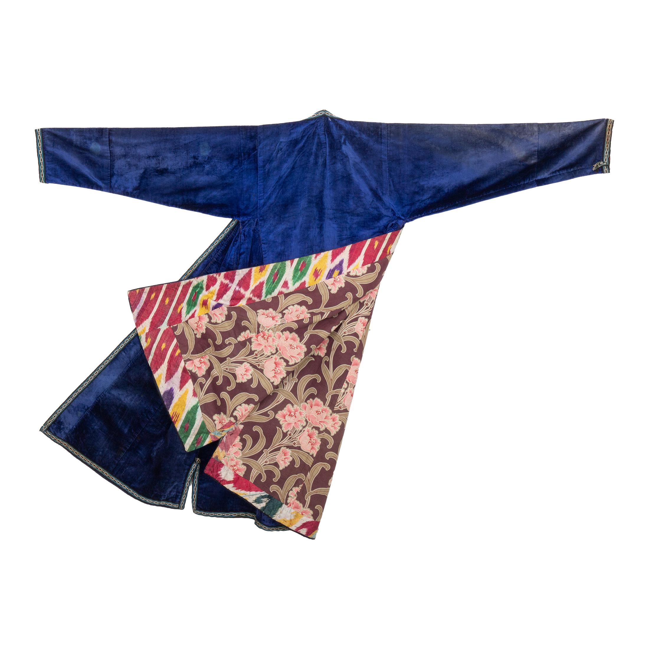 Chapan ancien en velours de soie, A.I.C., début du 20e C. État moyen - En vente à Istanbul, TR