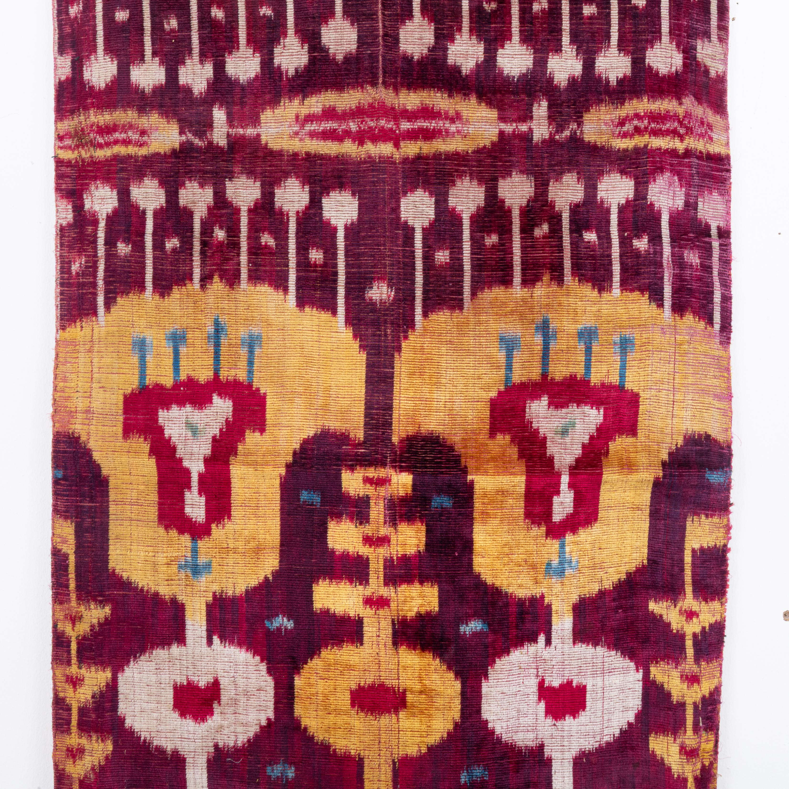 Antike Ikat-Tafel aus Seidensamt aus Ikat, Usbekistan, 19. Jahrhundert (Usbekisch) im Angebot