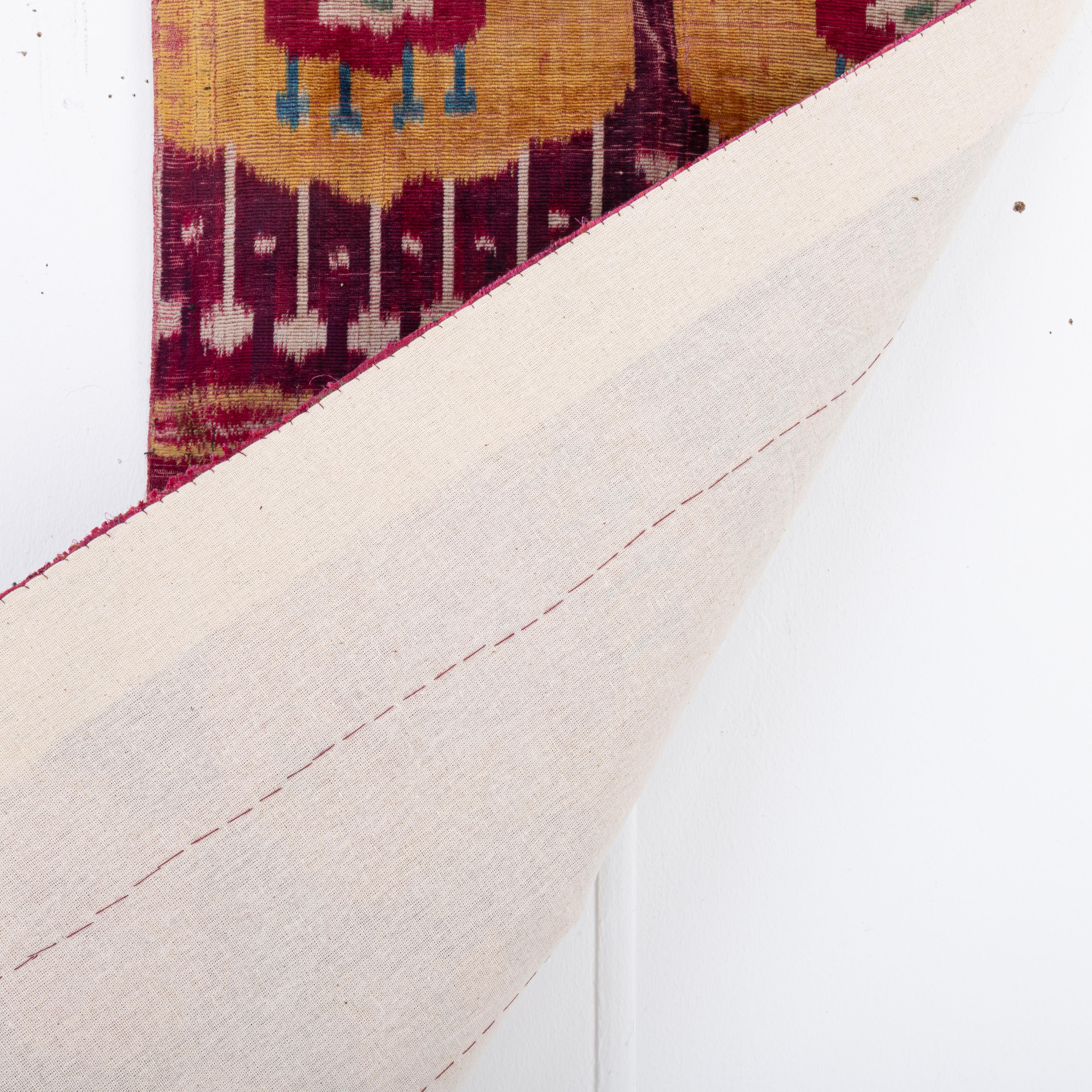 Antike Ikat-Tafel aus Seidensamt aus Ikat, Usbekistan, 19. Jahrhundert im Angebot 2