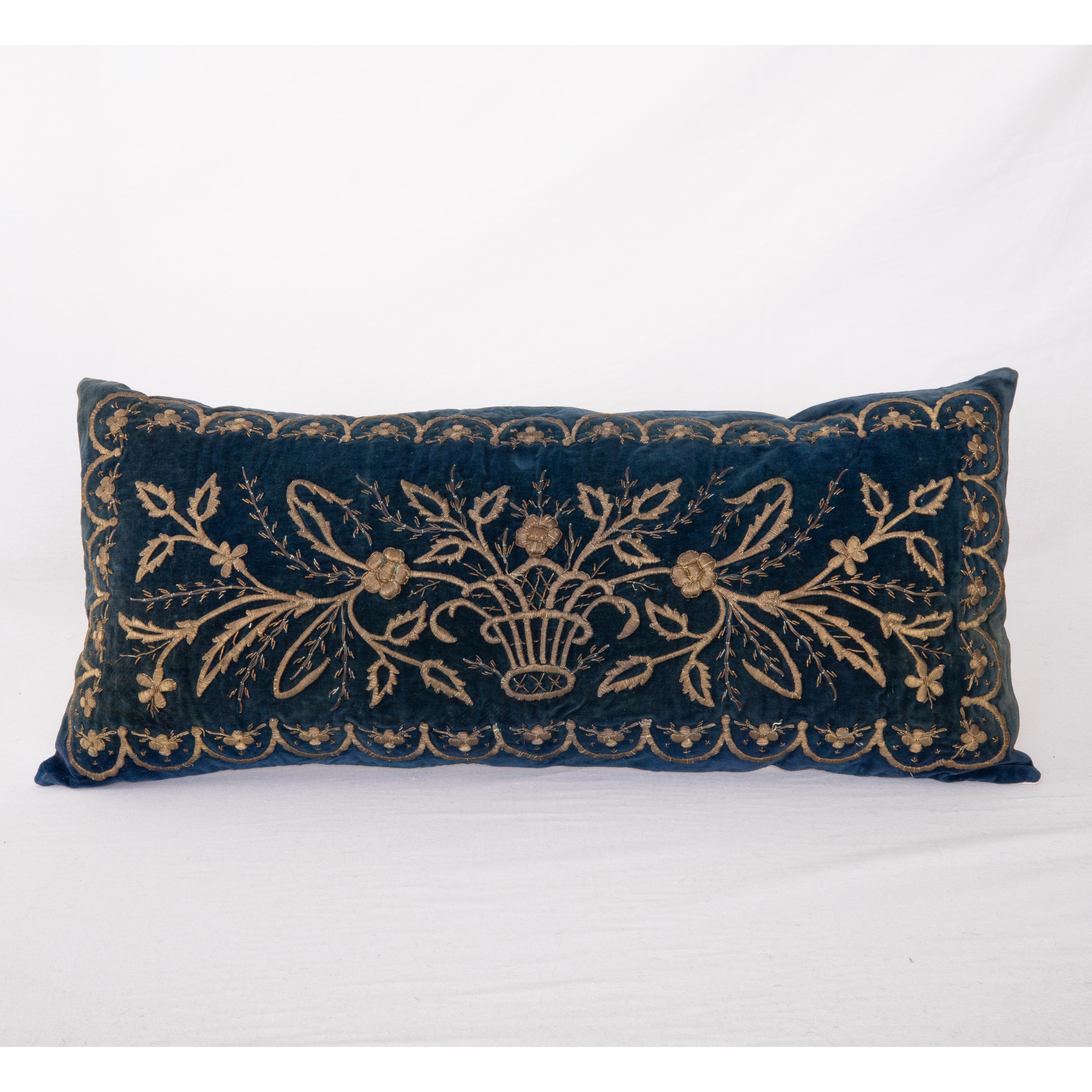 It does not come with an insert but a bag made to the size to accommodate insert materials.
Linen in the back.
Zipper closure.
Dry Cleaning is reccommended.

Antique Ottoman sarma embroidery is a type of embroidery that originated in the