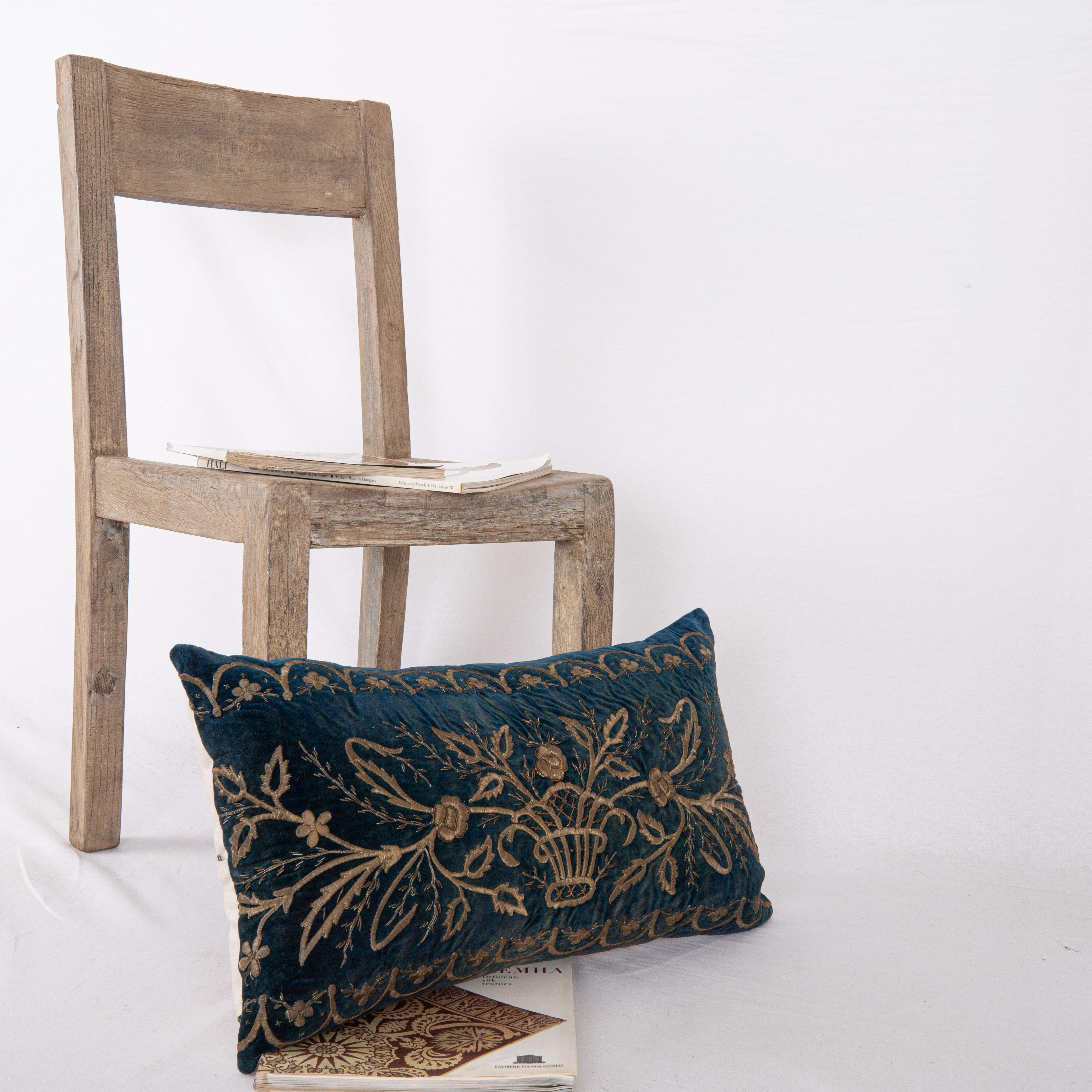 Brodé Couvercle d'oreiller Sarma en velours de soie ancien, L 19ème siècle en vente