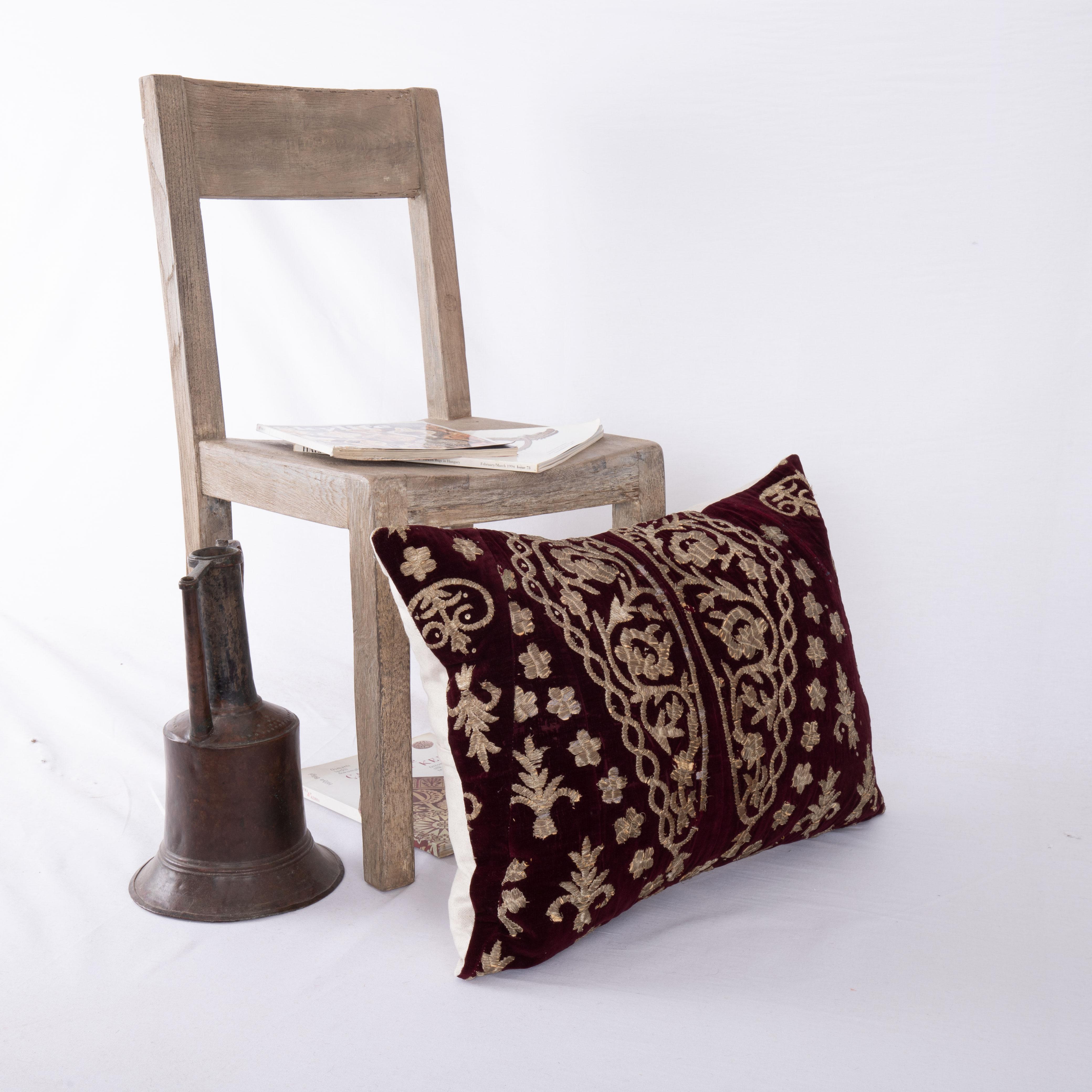 Couvercle d'oreiller Sarma en velours de soie violet ancien, L 19ème siècle/E 20ème siècle Bon état - En vente à Istanbul, TR