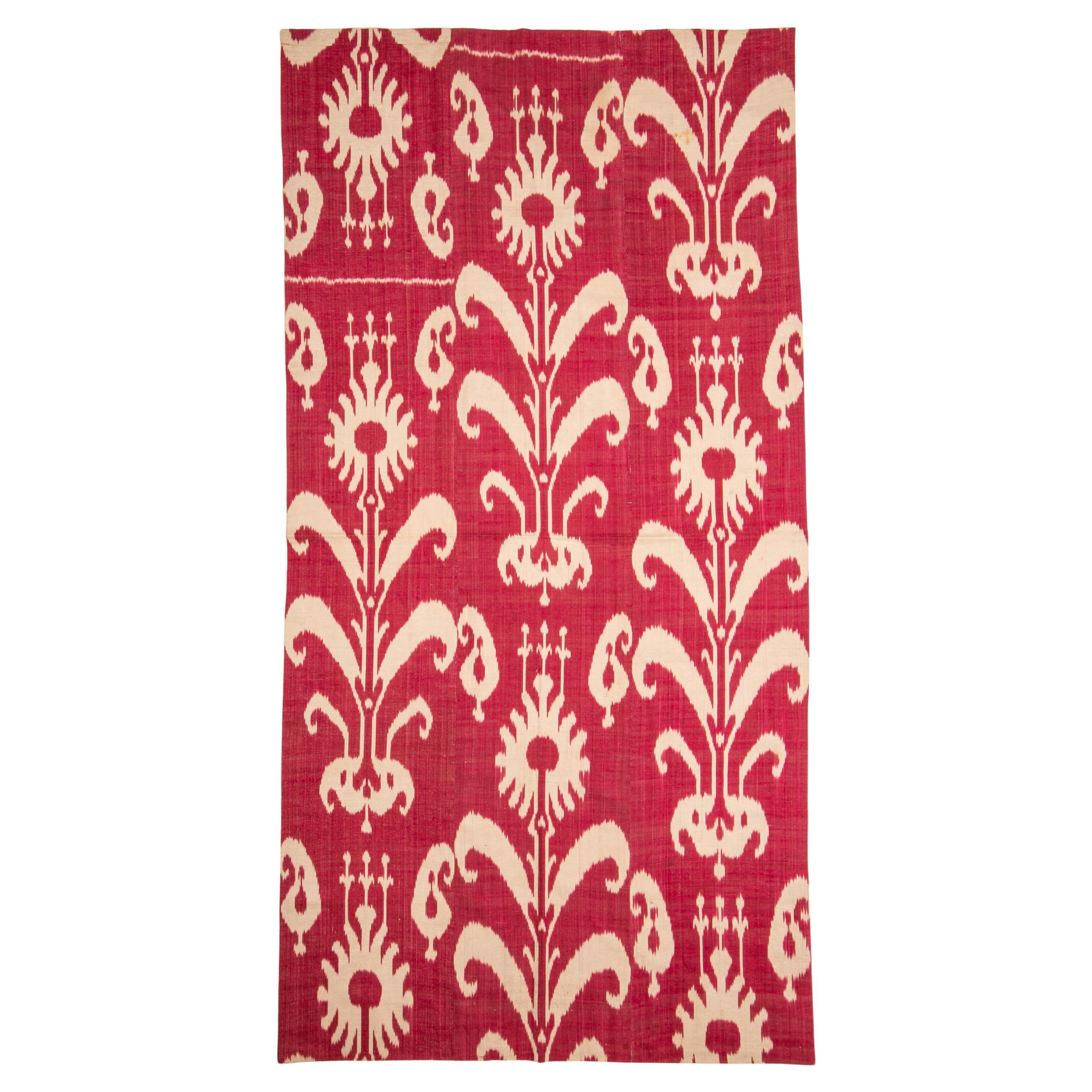 Antikes Seiden-Krappen-Baumwoll-Weft-Ikat-Paneel, Usbekistan, Zentralasien, spätes 19. Jahrhundert.