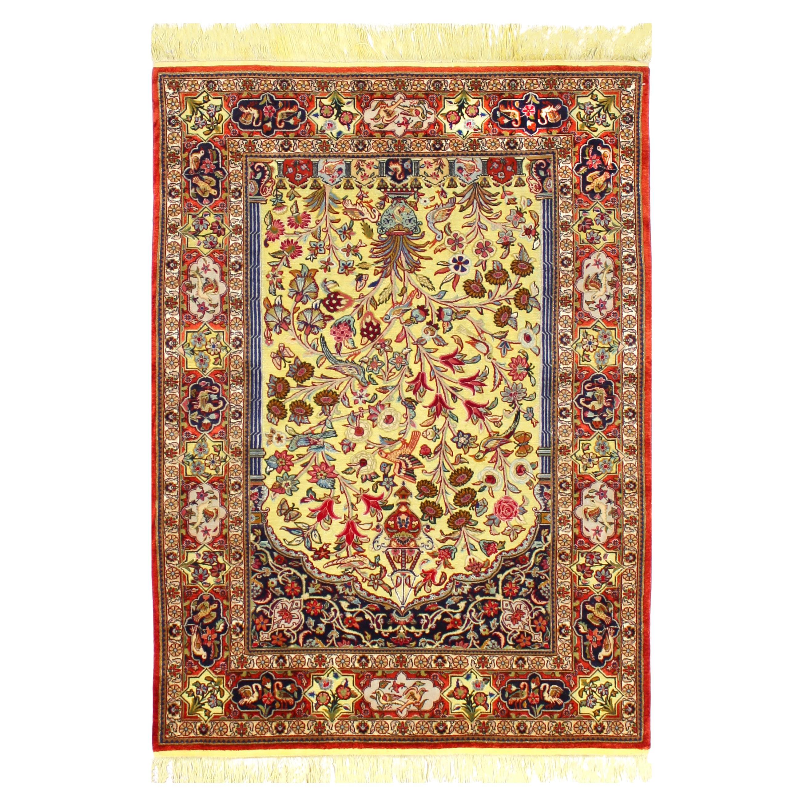 Tappeto persiano in seta e lana antica in oro e rosso 5x7 in vendita