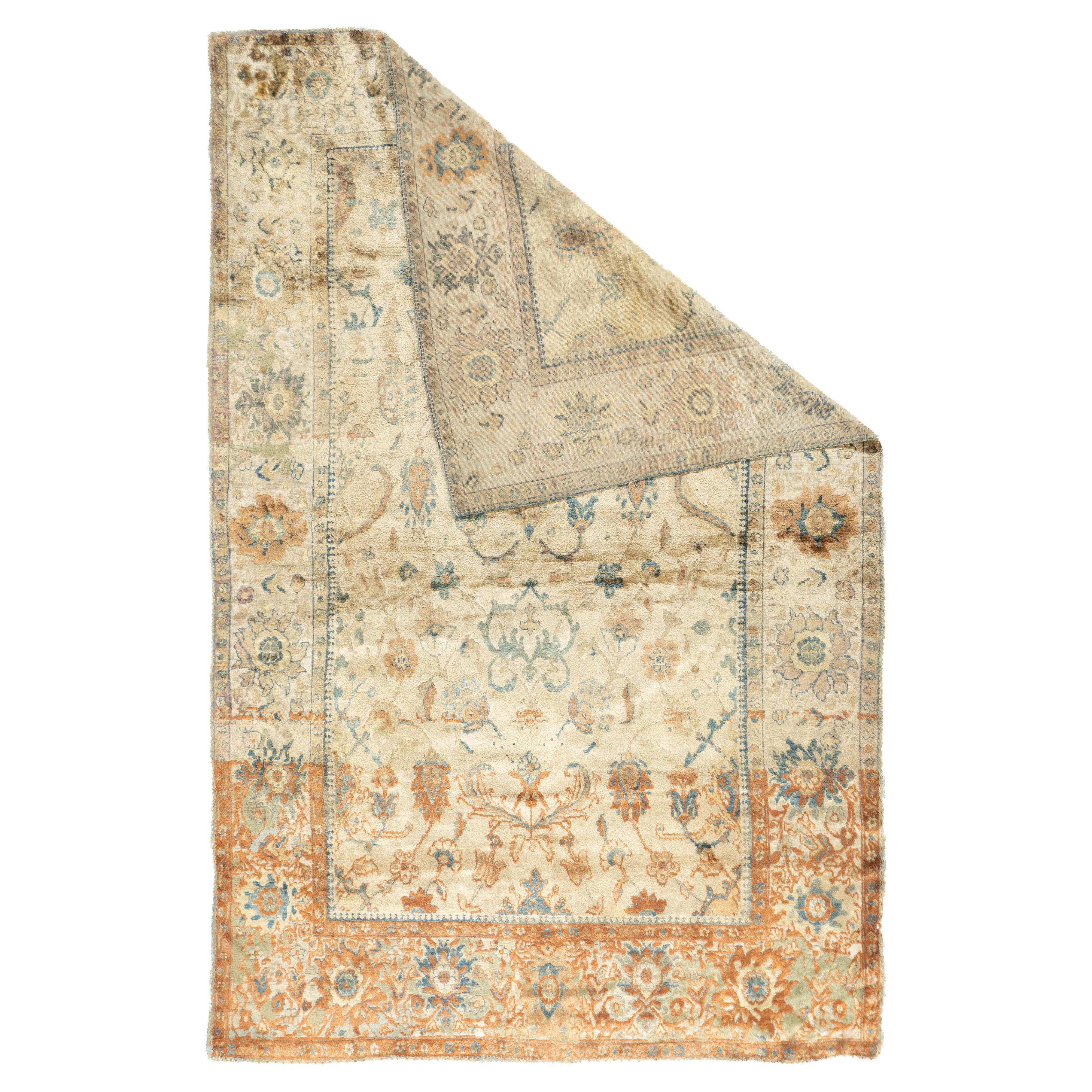 Antiker Seiden-Ziegler-Mahal-Teppich 4'2'' x 6'6''. Die sekundäre Qualität und Art von Teppichen, gewöhnlich mit Allover-Mustern, aus dem Sarouk/Arak-Bezirk. Der Typ ist ein Ableger des Sultanabad-Typs. Im Allgemeinen natürliche Farbstoffe,