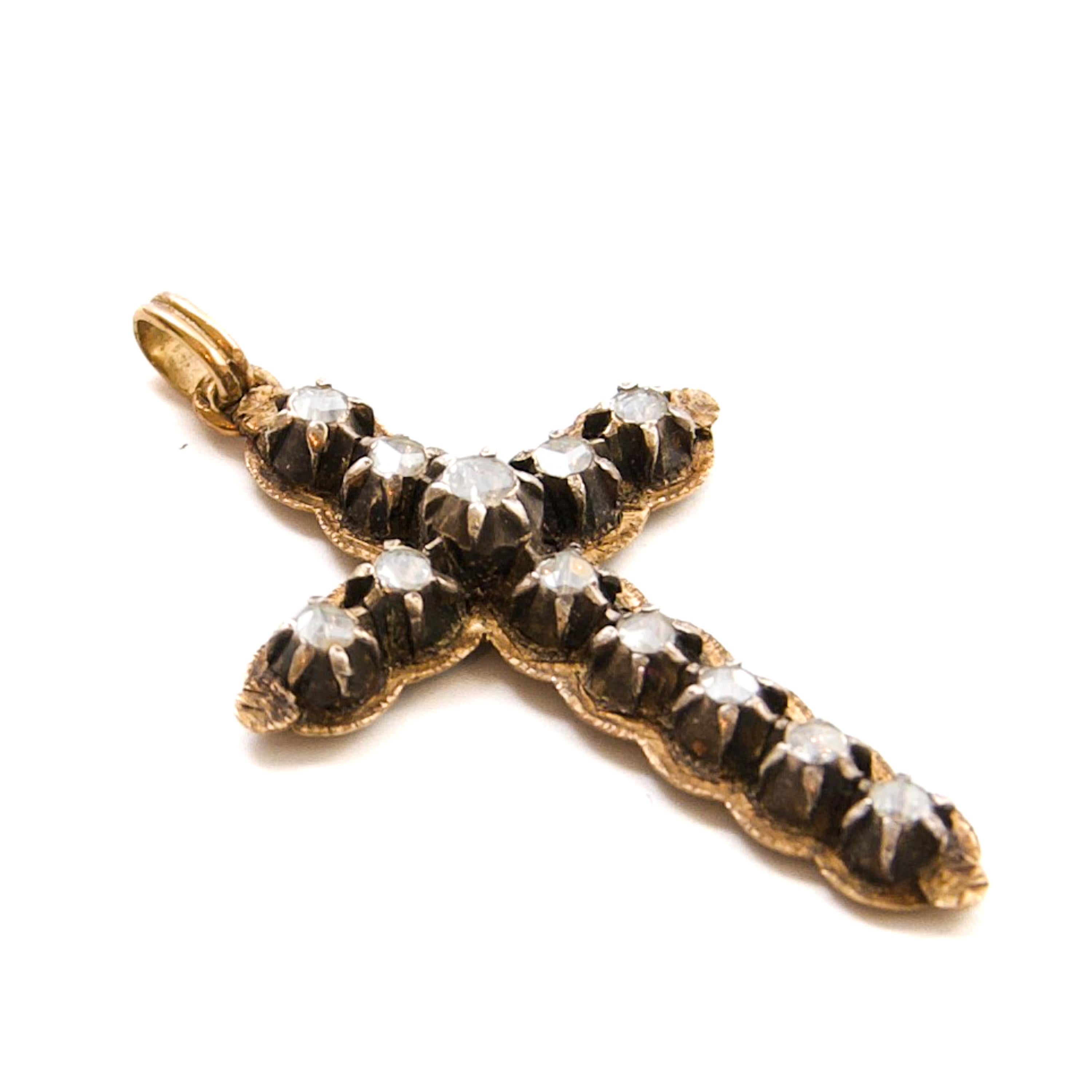 Antique Silver and 14K Gold Cross Pendant with Rose-Cut Diamonds, Circa 1850 For Sale 3