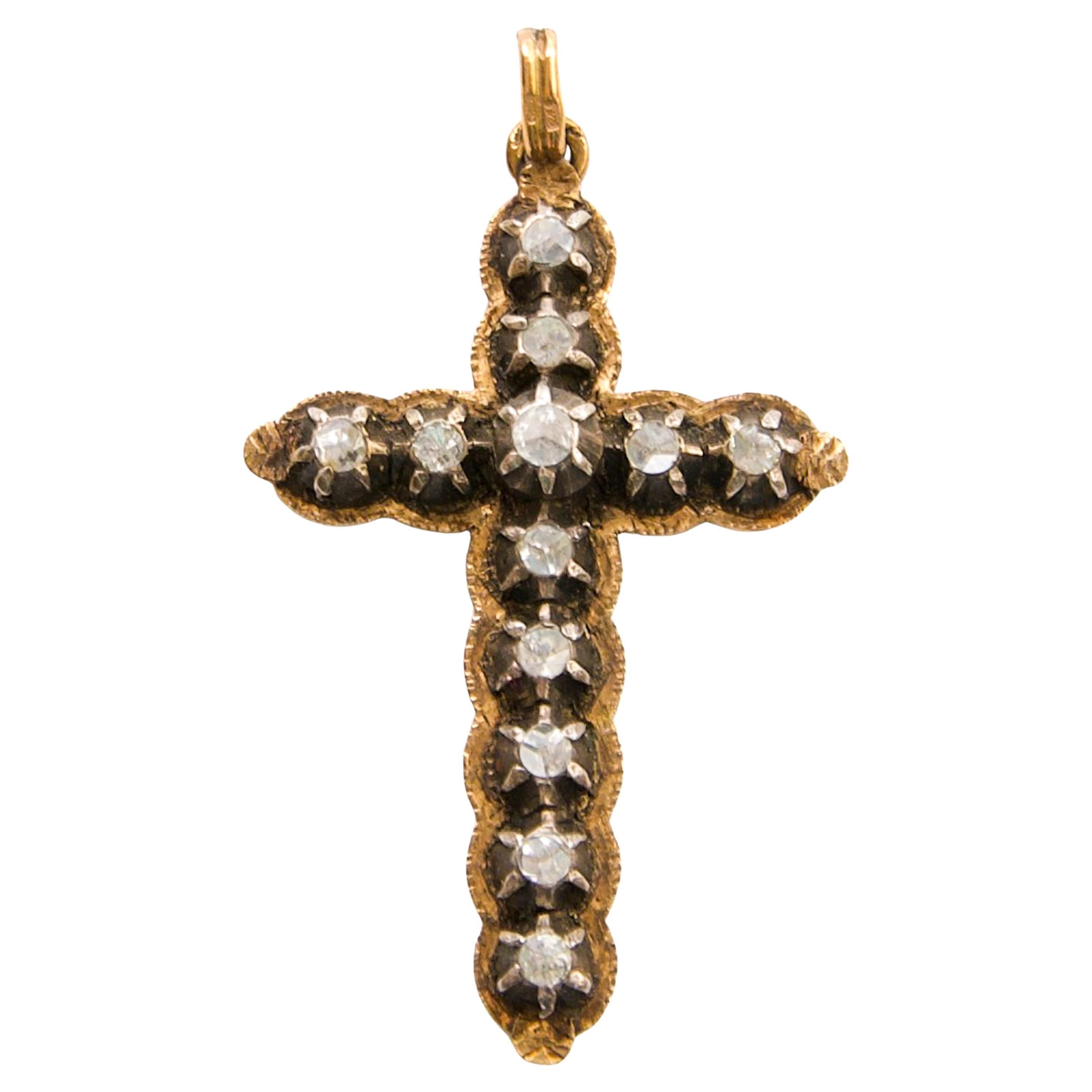 Colgante en forma de cruz de plata antigua y oro de 14 quilates con diamantes talla rosa, circa 1850