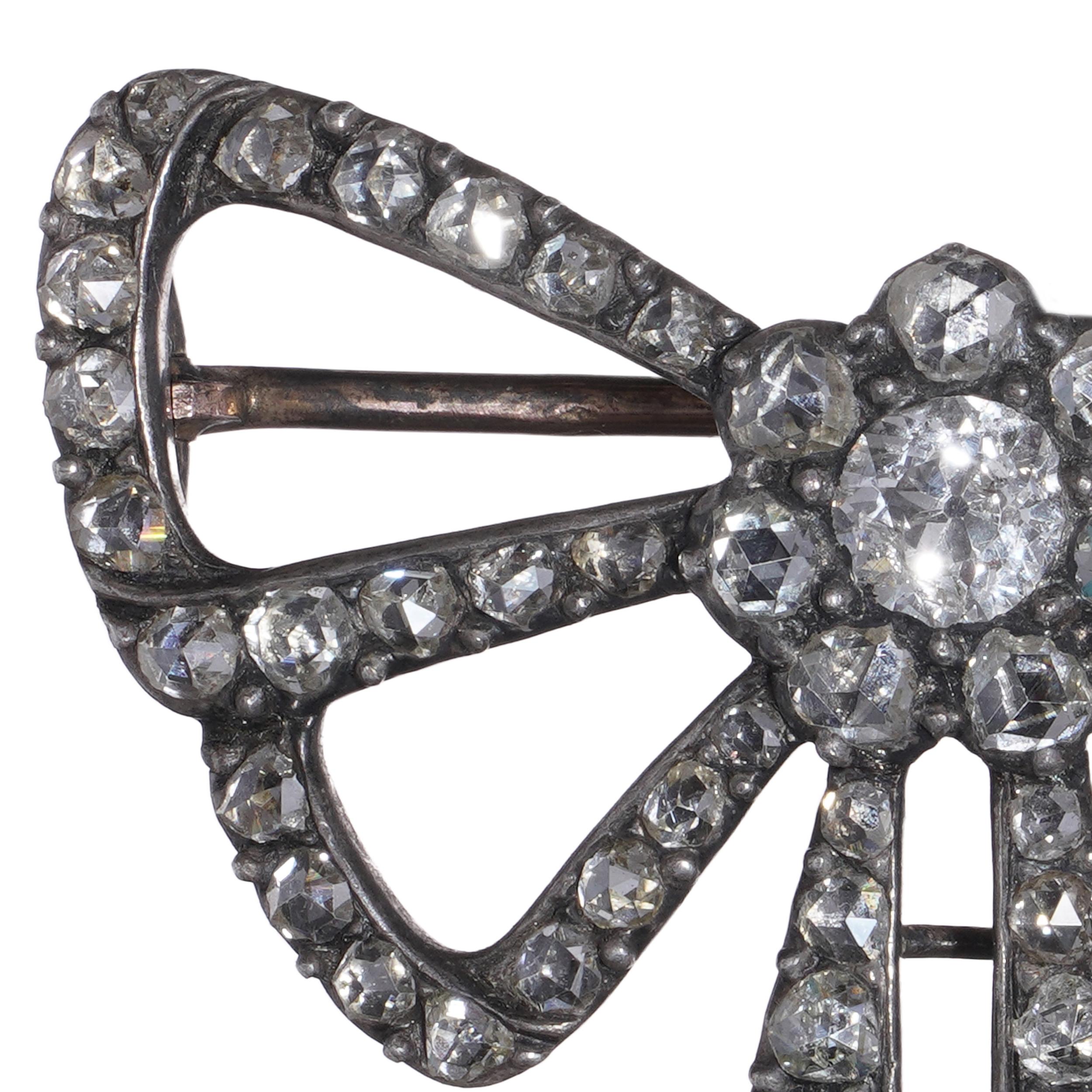 Antique Silver and 18kt Gold 2.85 ct. Diamond Bow Brooch in vendita 1