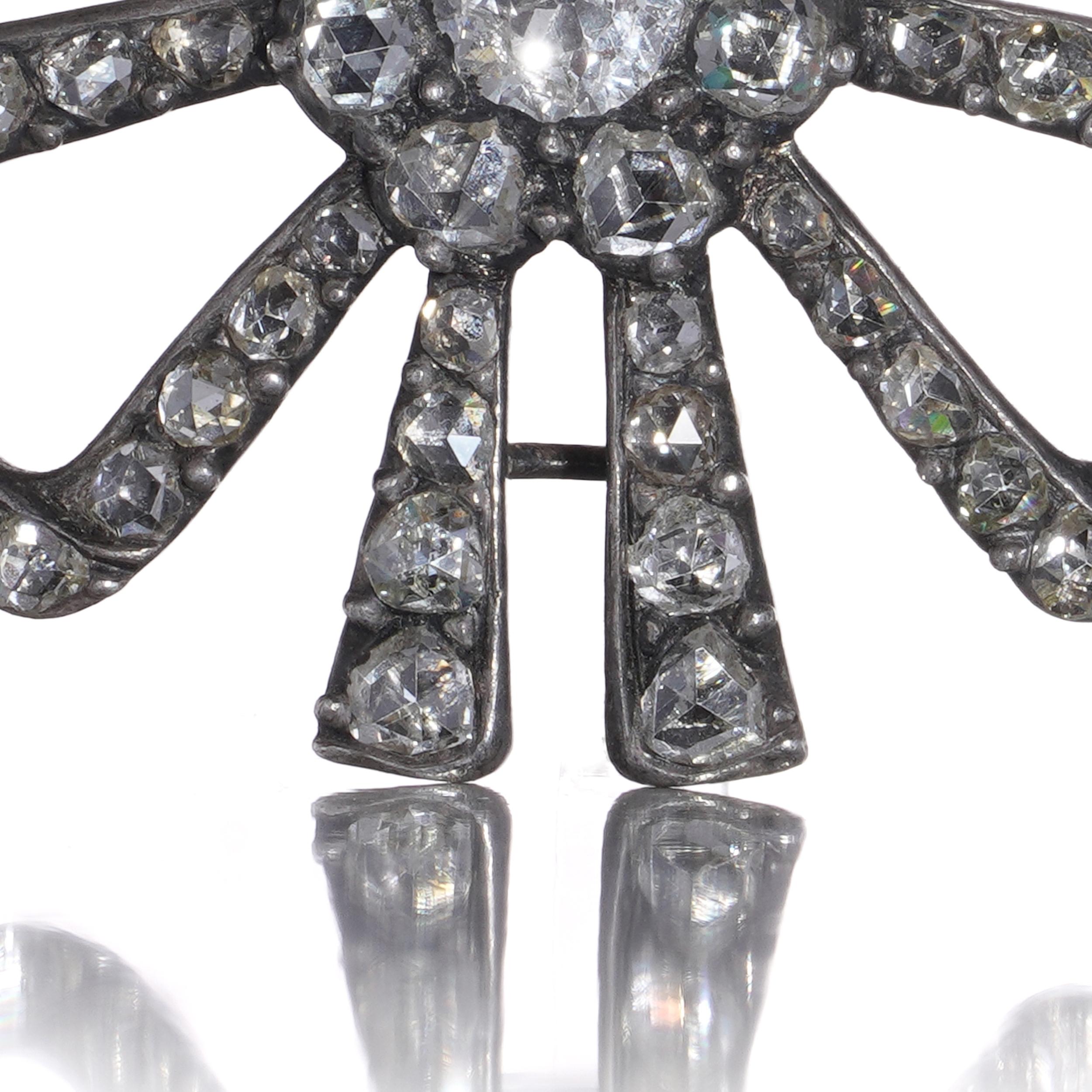 Antique Silver and 18kt Gold 2.85 ct. Diamond Bow Brooch in vendita 2