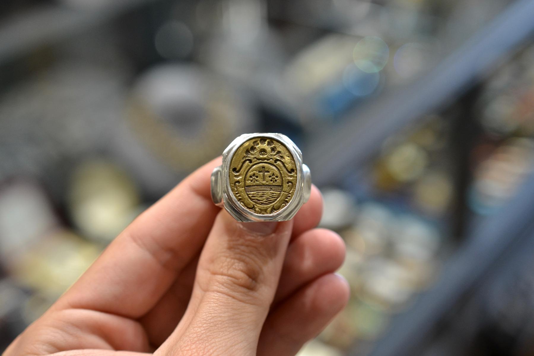 Antique Silver and Bronze Signet Men's Ring In Excellent Condition In Firenze, IT