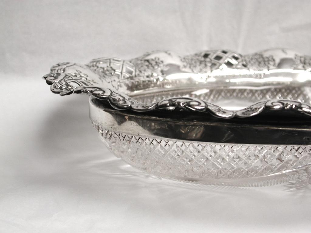 Antique Silver and Cut Glass Fruit Bowl, Dated 1896, Birmingham In Good Condition In London, GB