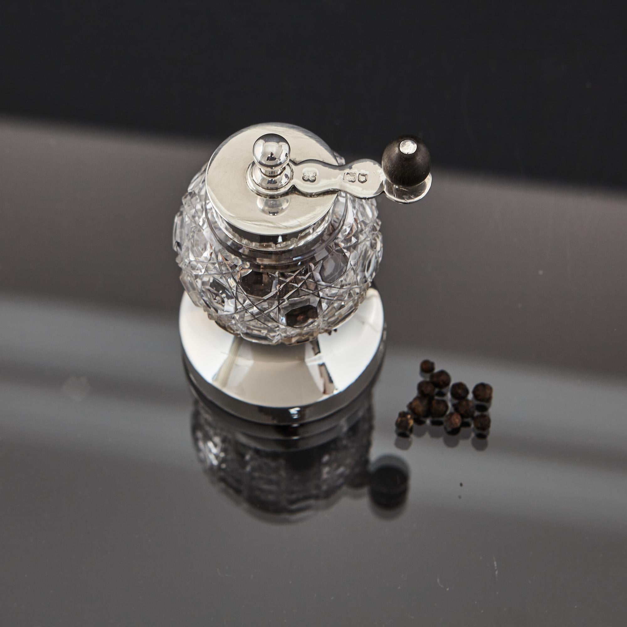Antique Silver and Glass Pepper Mill In Good Condition In London, GB