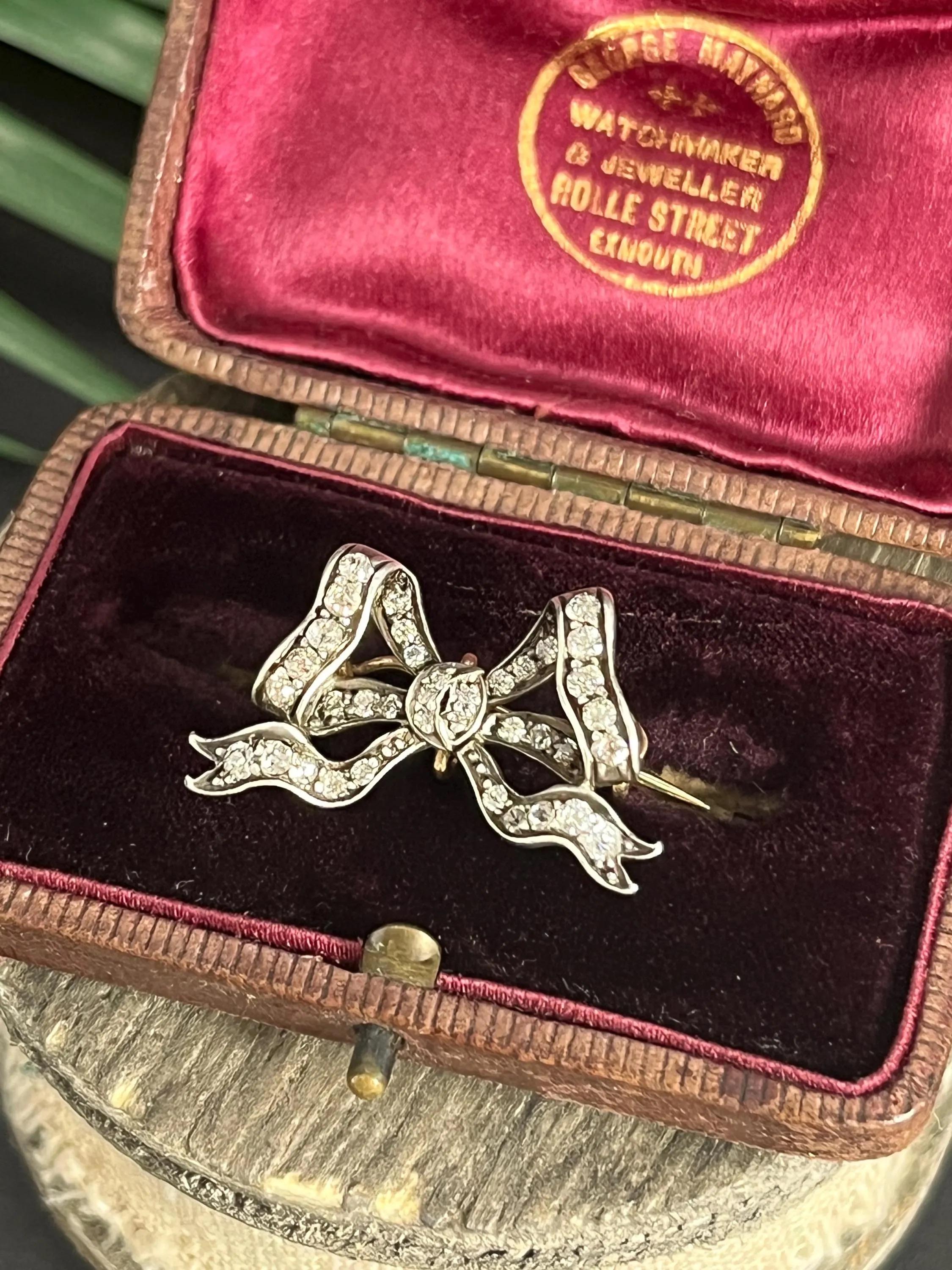 Taille vieille Europe Broche en argent et en or de l'époque victorienne, avec des diamants taillés à l'ancienne. en vente