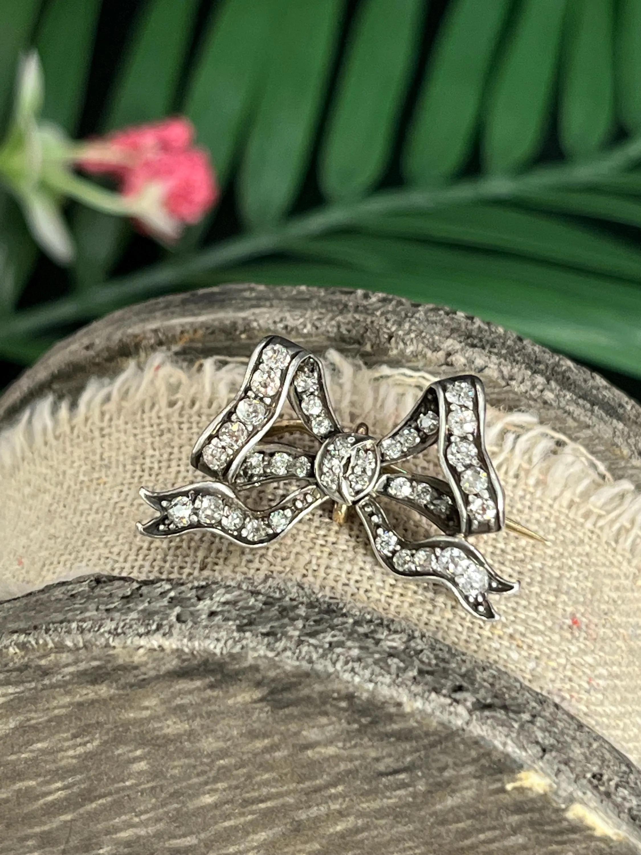 Broche en argent et en or de l'époque victorienne, avec des diamants taillés à l'ancienne. Unisexe en vente