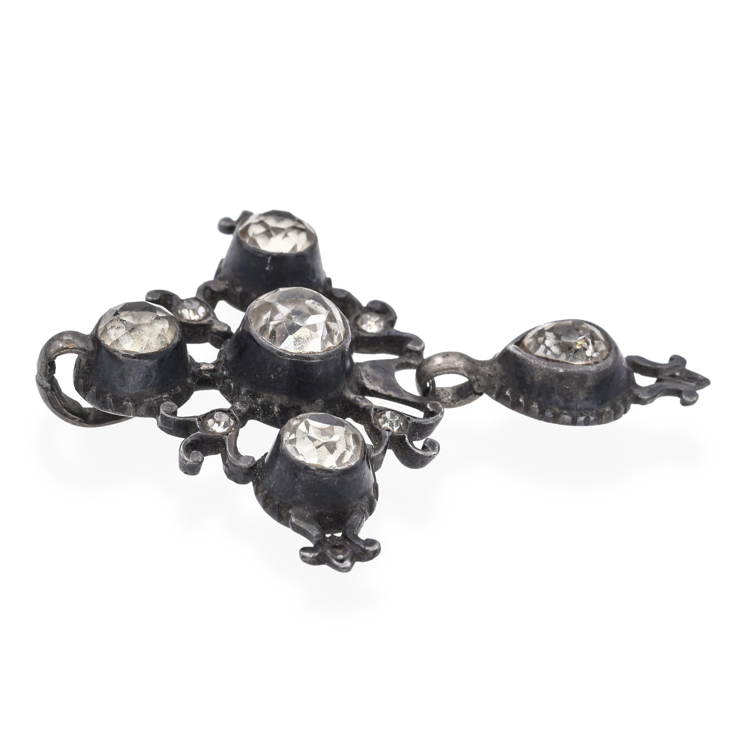 Pendentif croix en argent et pâte ancienne taillée Pour femmes en vente