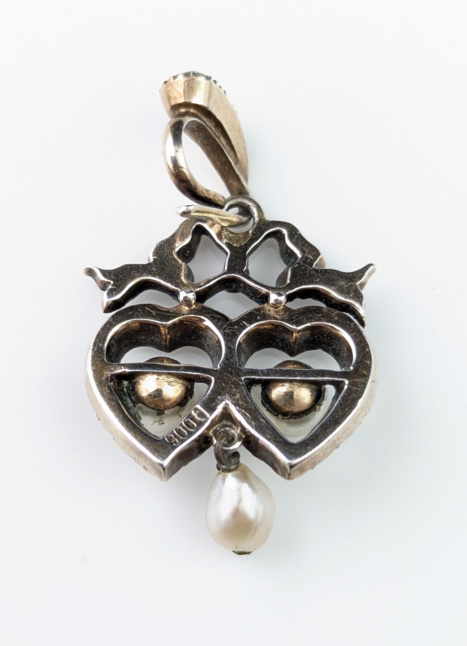 Pendentif double cœur ancien en argent et pâte en vente 6