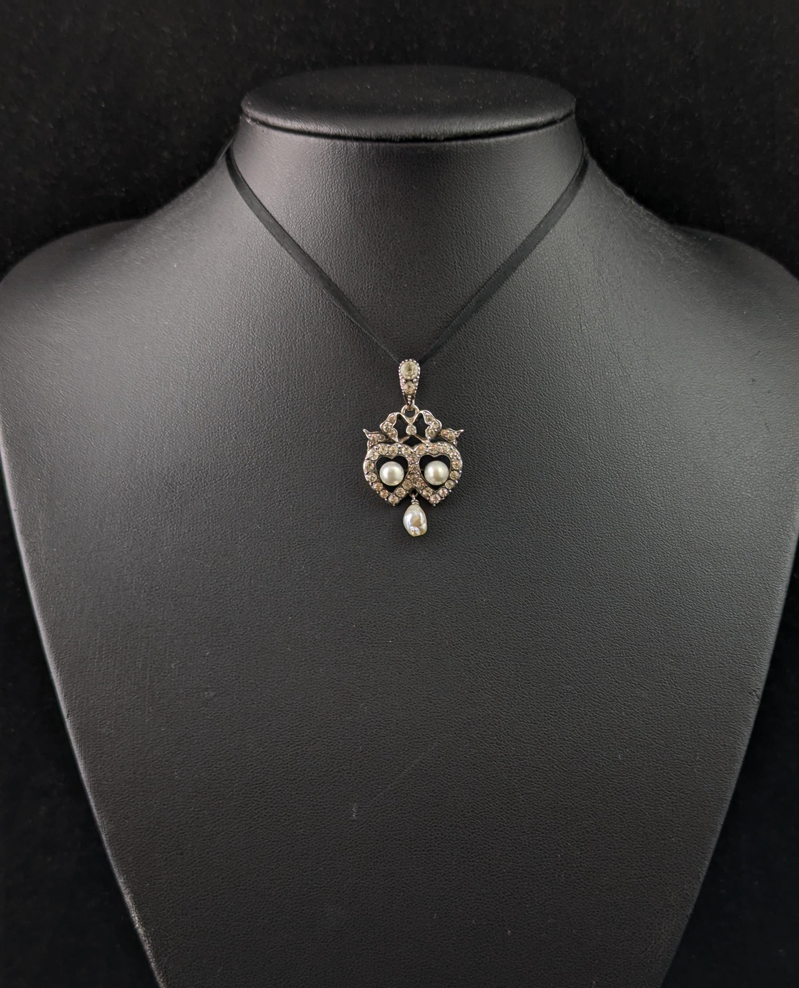 Pendentif double cœur ancien en argent et pâte en vente 3