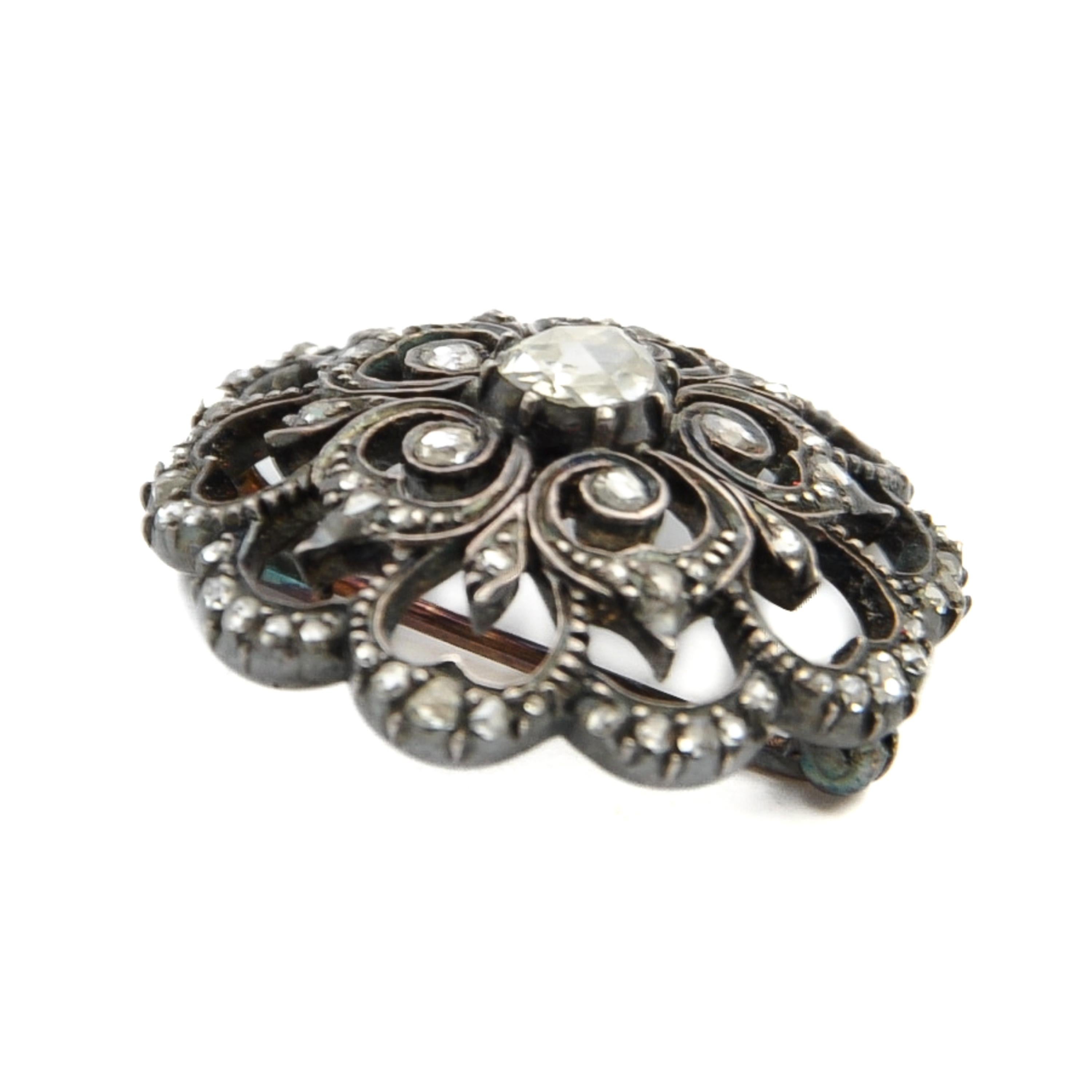 Antique Silver and Rose Cut Diamond Round Floral Brooch In Good Condition For Sale In Rotterdam, NL