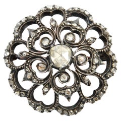 Broche floral redondo de plata antigua y diamantes talla rosa