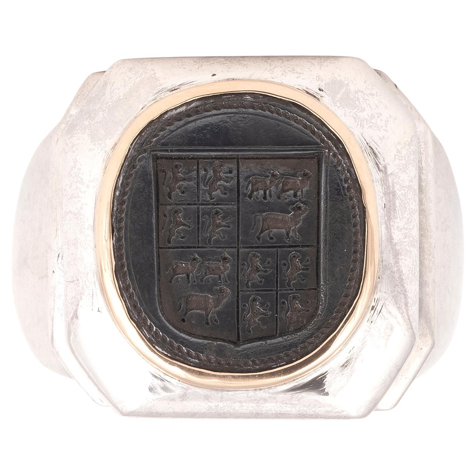 Antique Silver Steel And Gold Signet Men's Ring In Excellent Condition For Sale In Firenze, IT