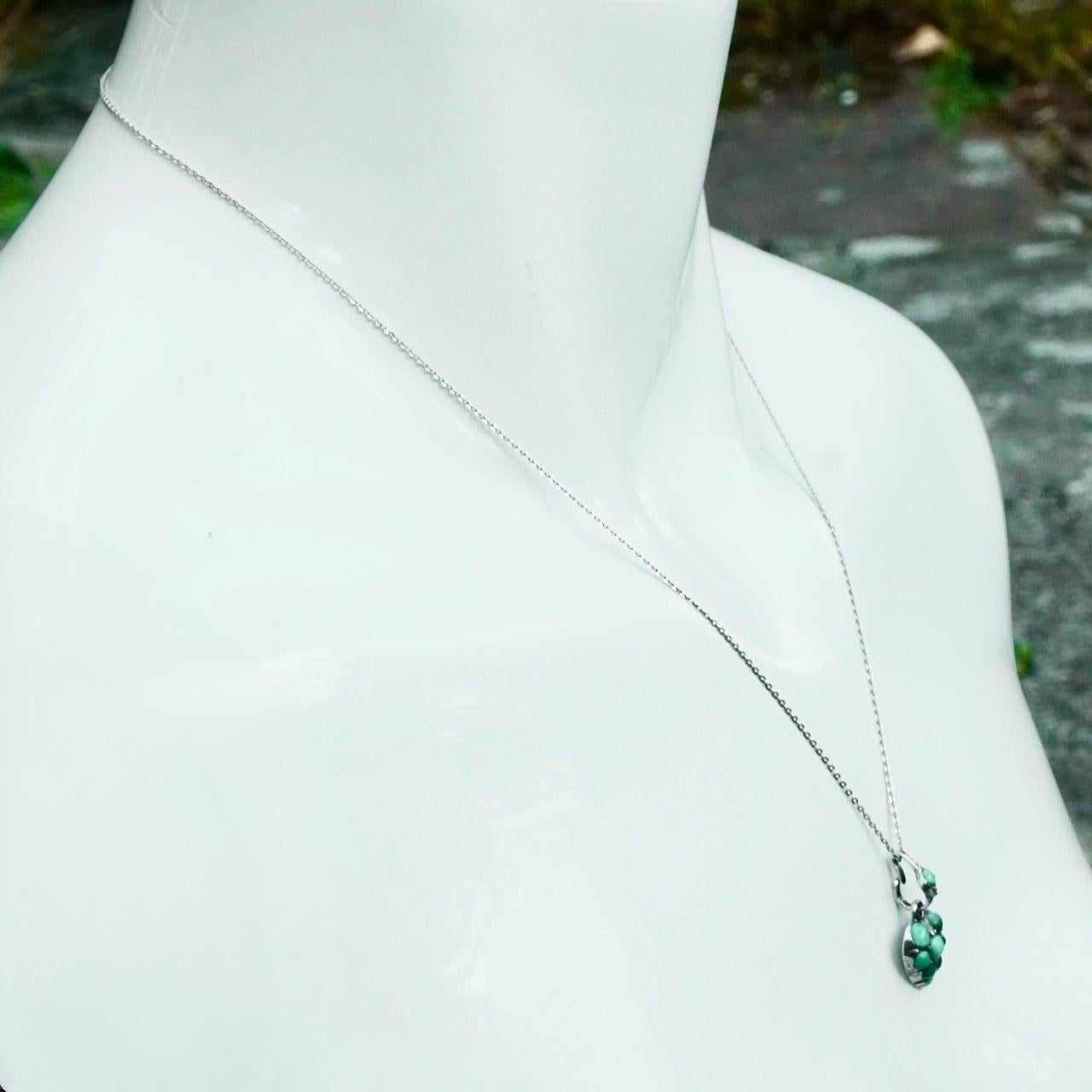 Ciondolo a cuore in argento antico e turchese e catena in argento sterling in vendita 1