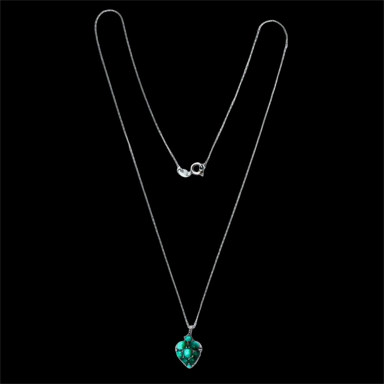 Ciondolo a cuore in argento antico e turchese e catena in argento sterling in vendita 3