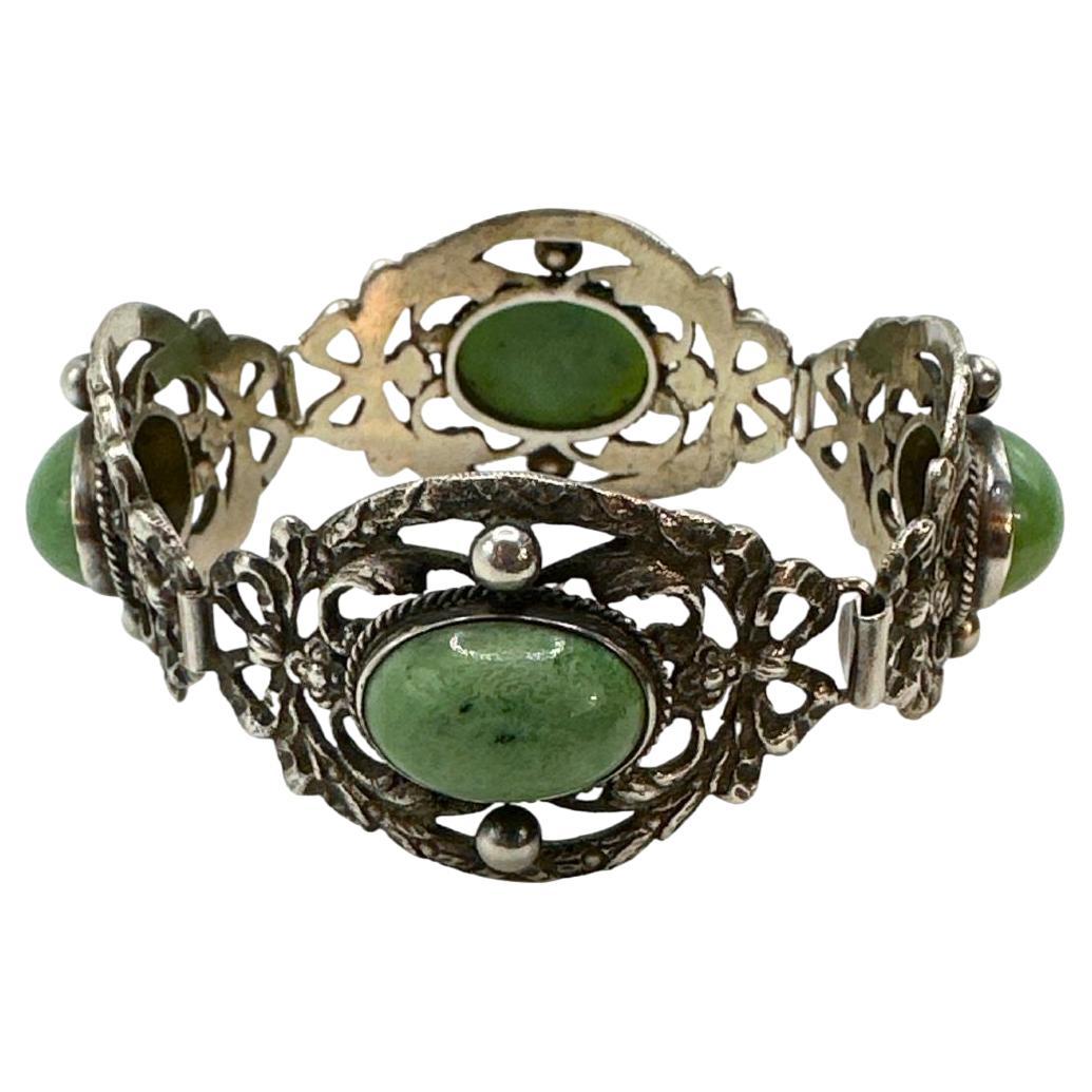 Antikes Silber Art Deco Gliederarmband mit grünen Cabochons aus Silber