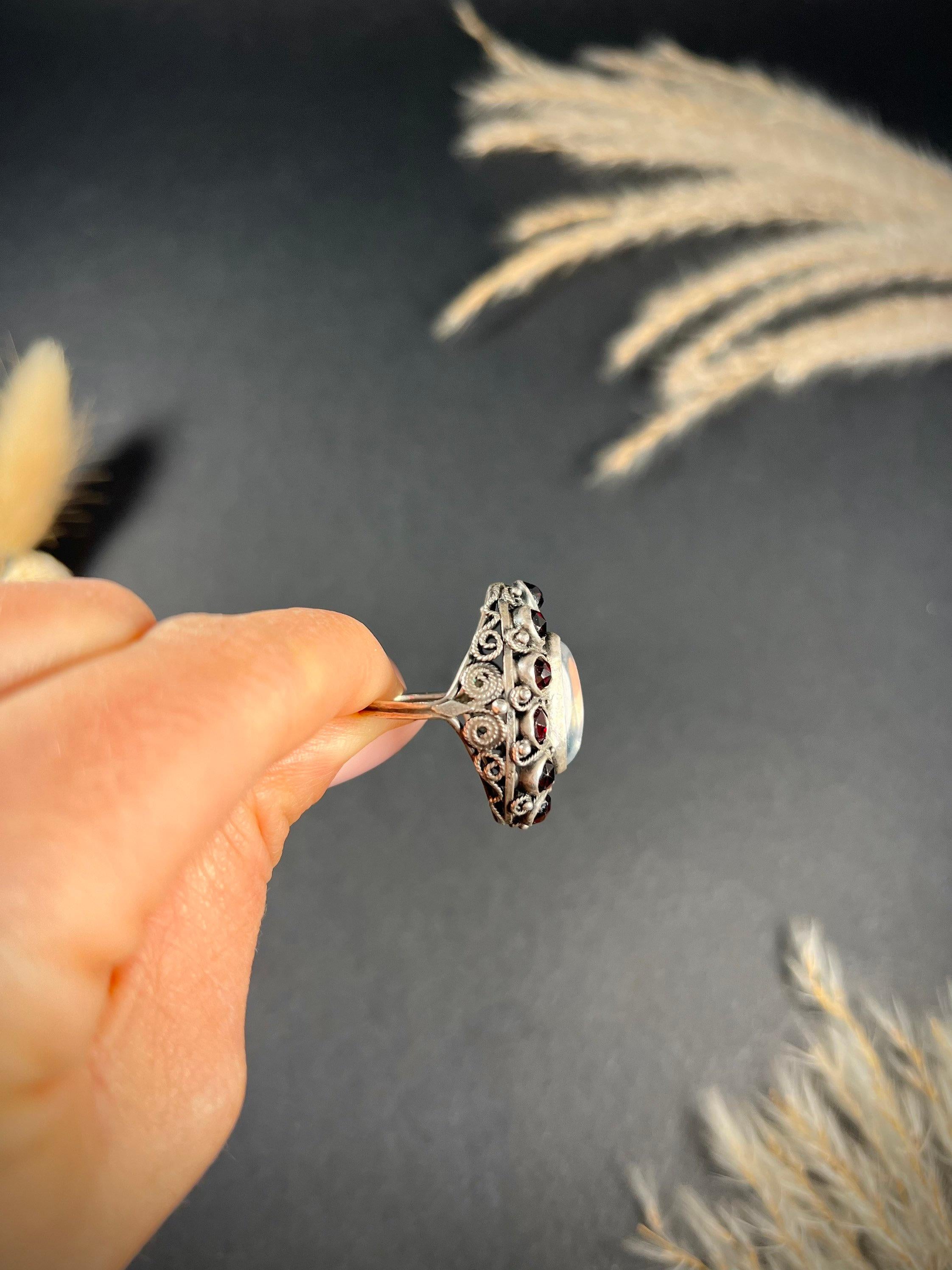Antiker Silber Jugendstil Mondstein & Granat Statement Ring (Gemischter Schliff) im Angebot