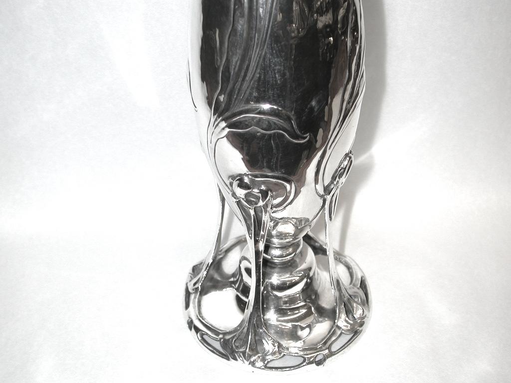 Antique Silver Art Nouveau Vase, Made in Chester, 1907 In Good Condition In London, GB
