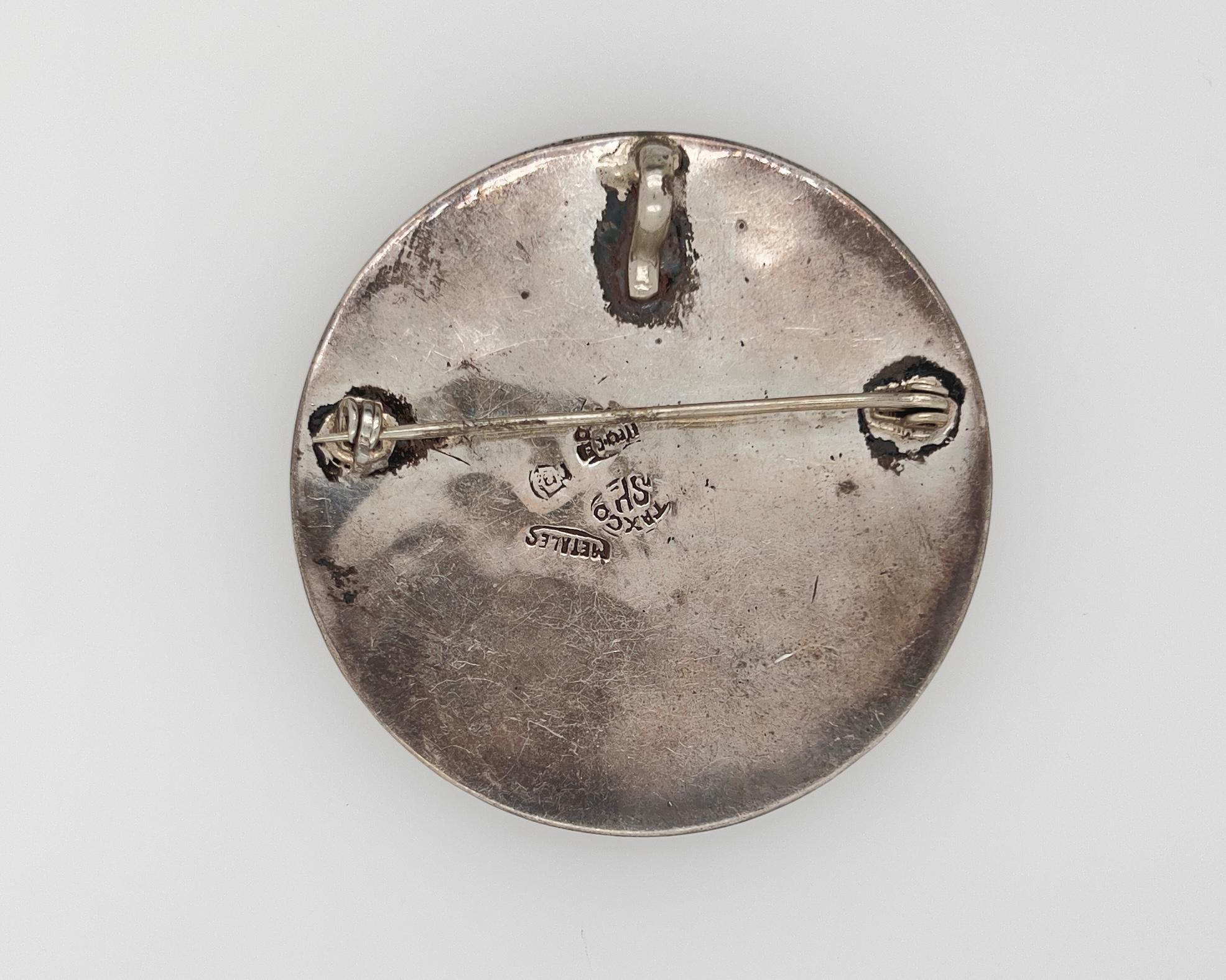 Metal: Silver
Natural Stones
Antique
Diameter: 2 1/4 inch