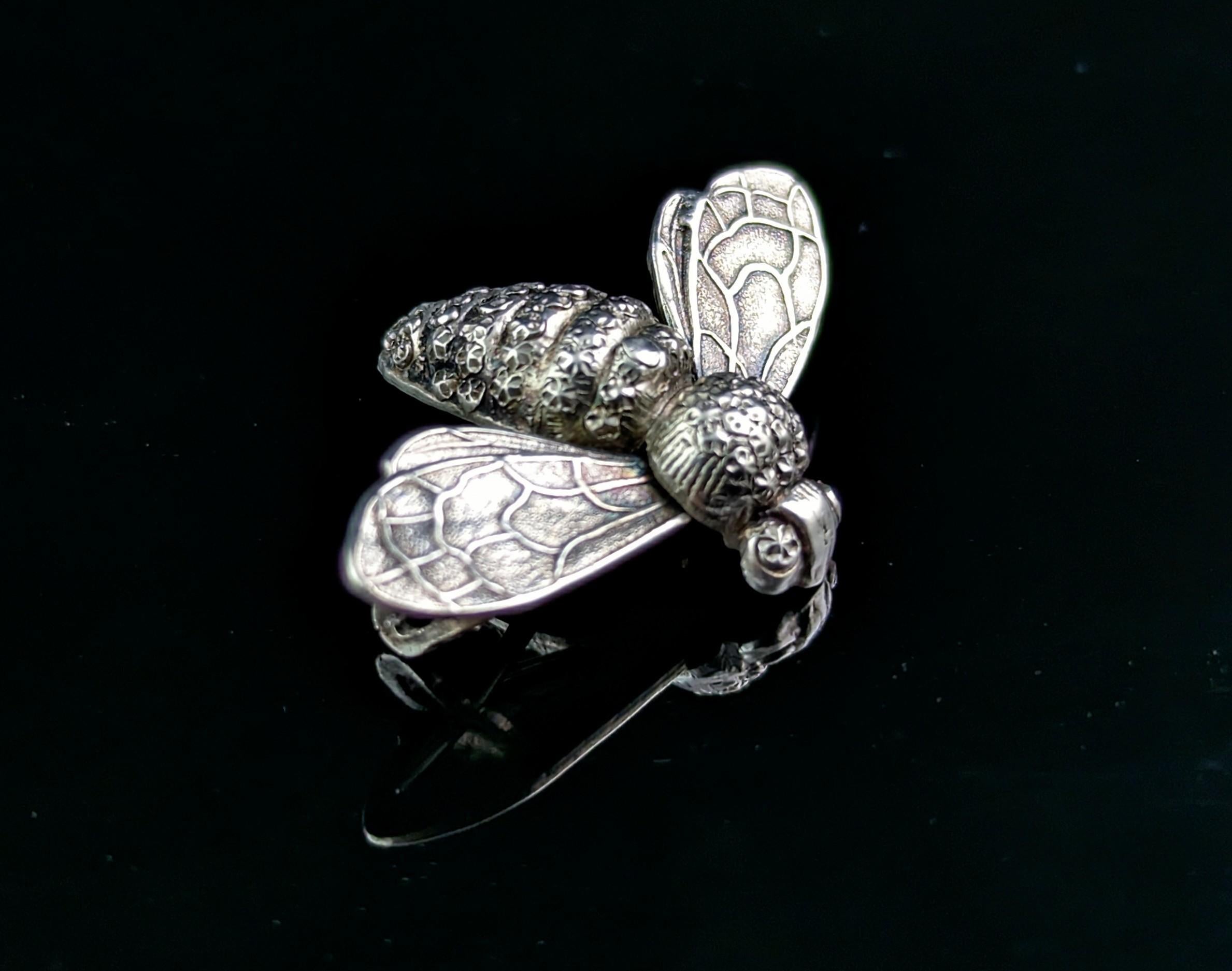 Antique Silver Bee Brooch, Victorian, Sterling Silver Pin In Good Condition In NEWARK, GB