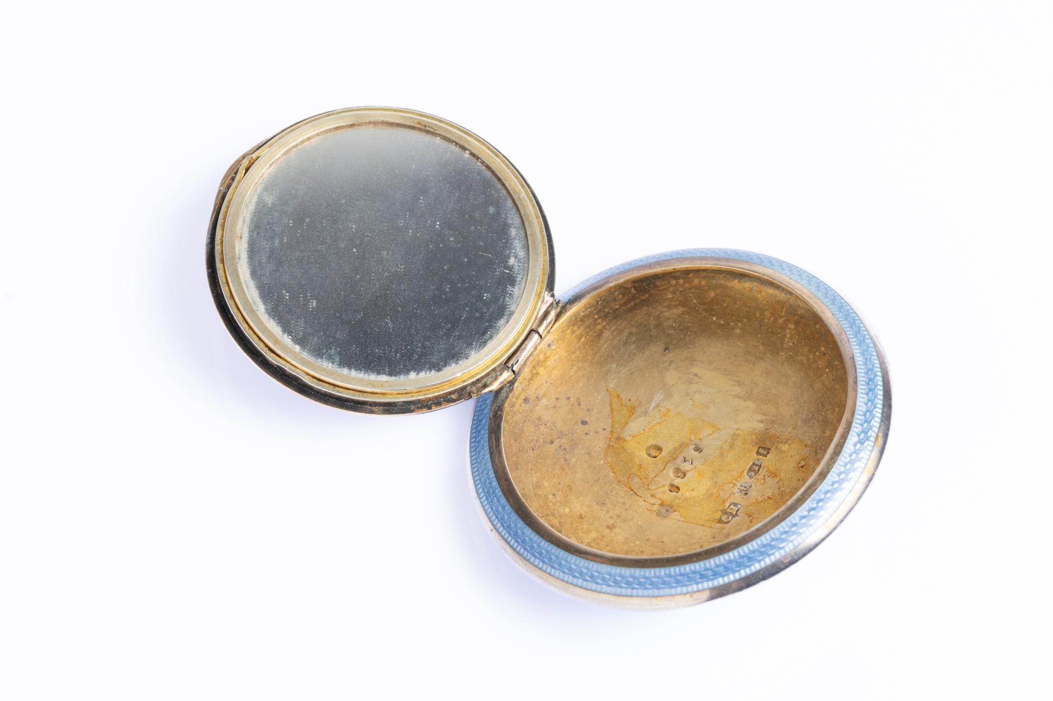 Ciondolo compatto in argento antico con smalto blu guilloché in vendita 3