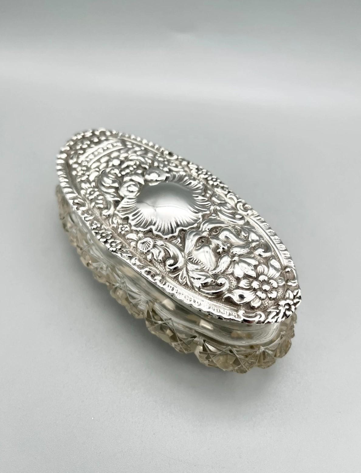 Anglais Antique Silver BOX Decorative Box, Sterling Silver EDWARDIAN CUT Crystal Pot N&H en vente