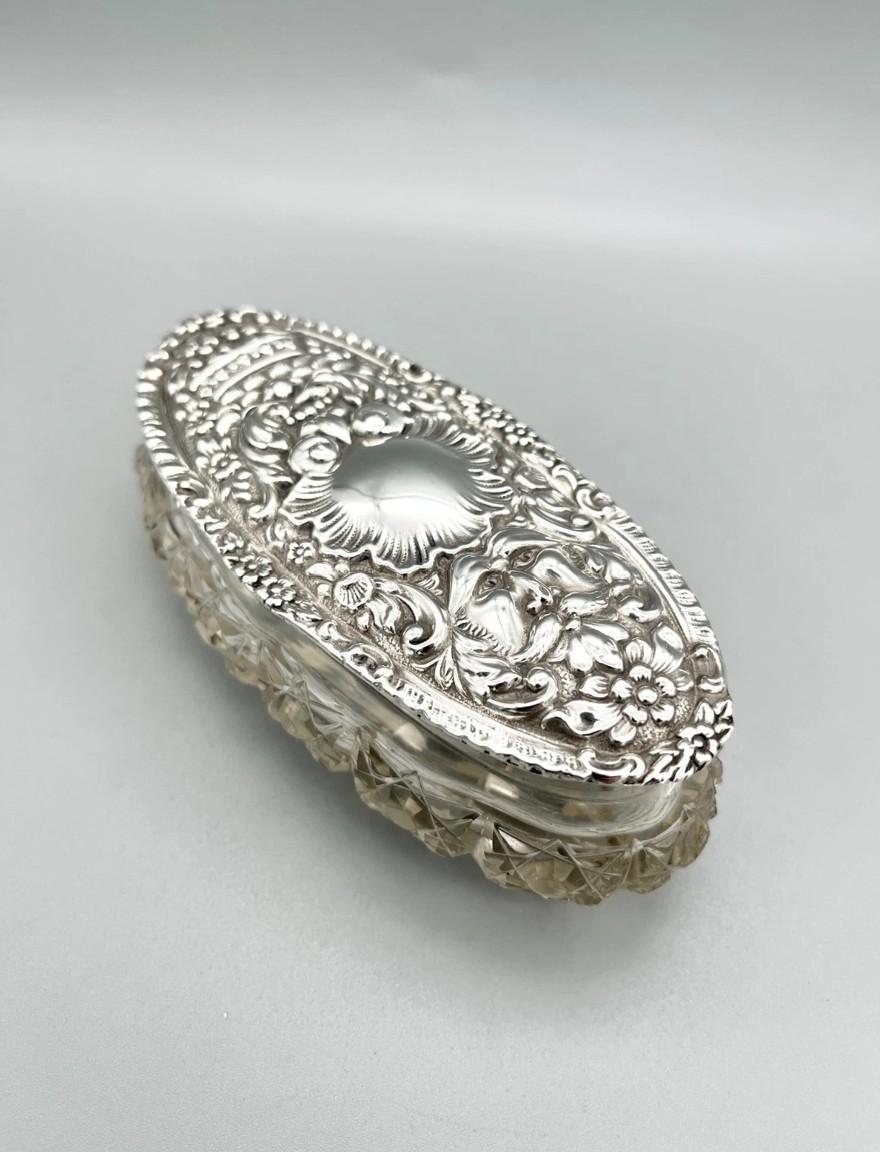 XIXe siècle Antique Silver BOX Decorative Box, Sterling Silver EDWARDIAN CUT Crystal Pot N&H en vente
