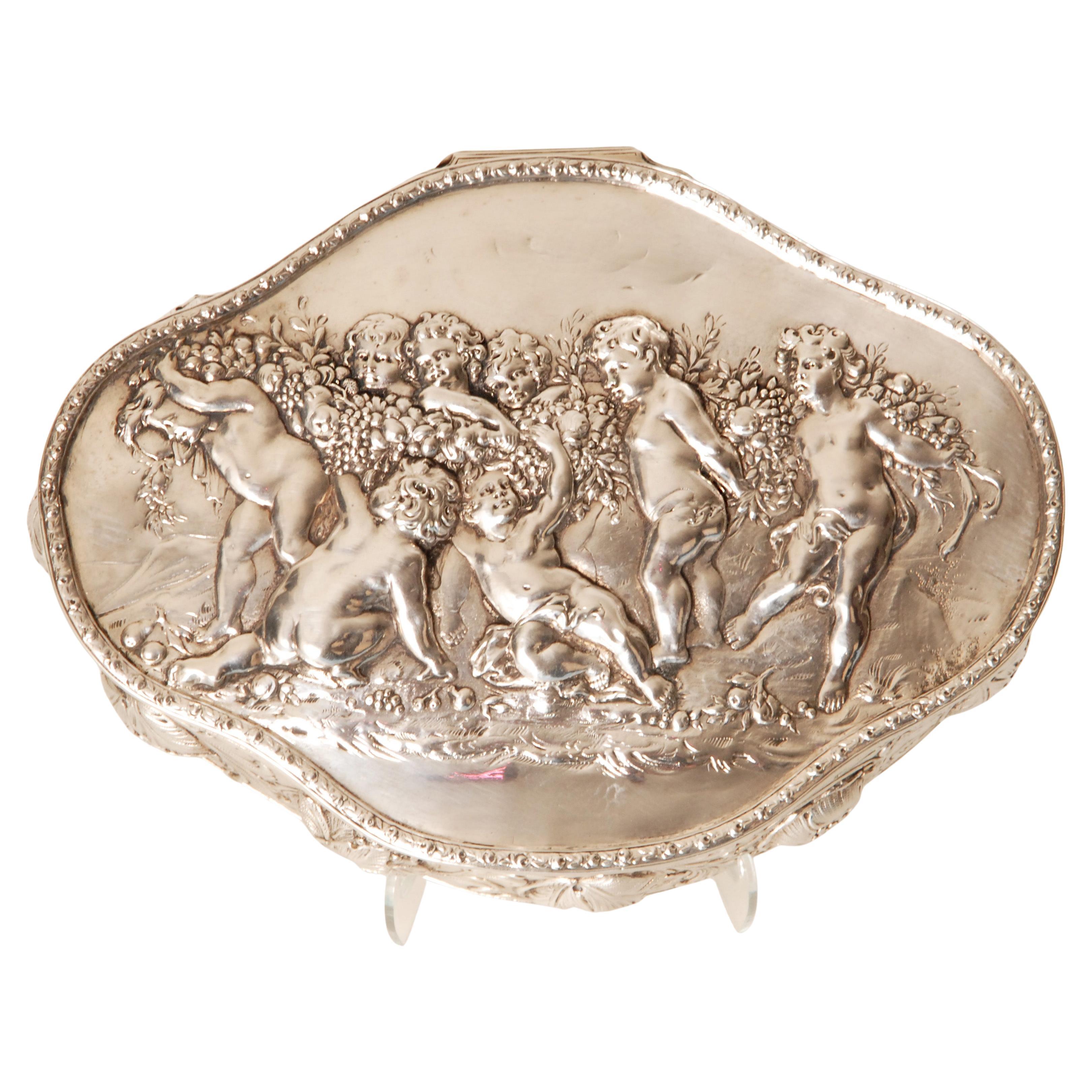 Boîte en argent ancienne Hanau German Casket J.D. Schleissner & Sons Putto en vente