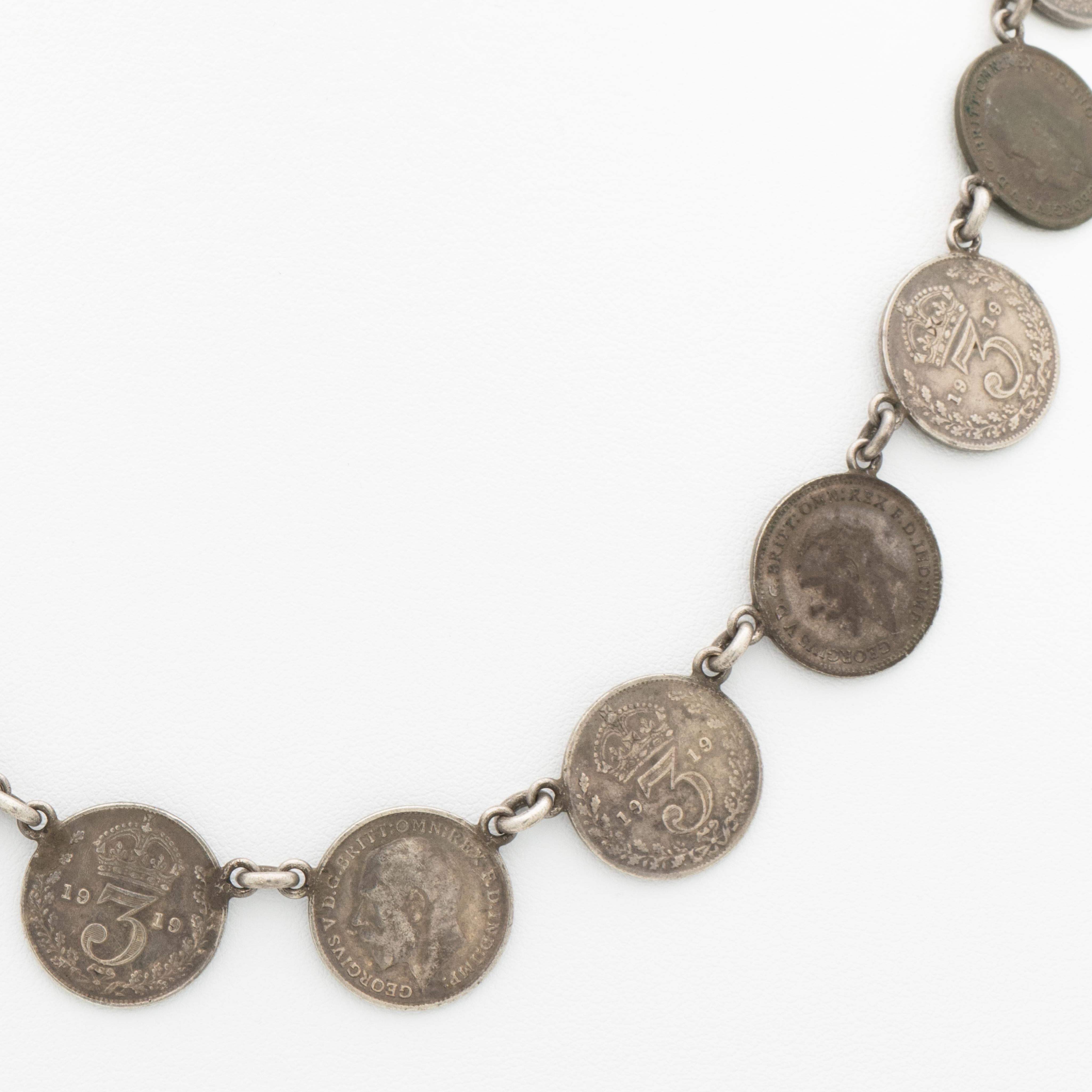 Pièce de monnaie ancienne en argent (Pence) britannique Rivière Bon état - En vente à New York, NY
