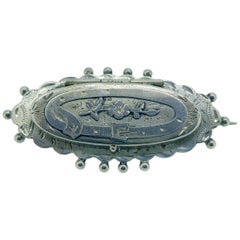 Antike Silberbrosche mit verstecktem „Remembrance“-Medaillon, gestempelt 1914