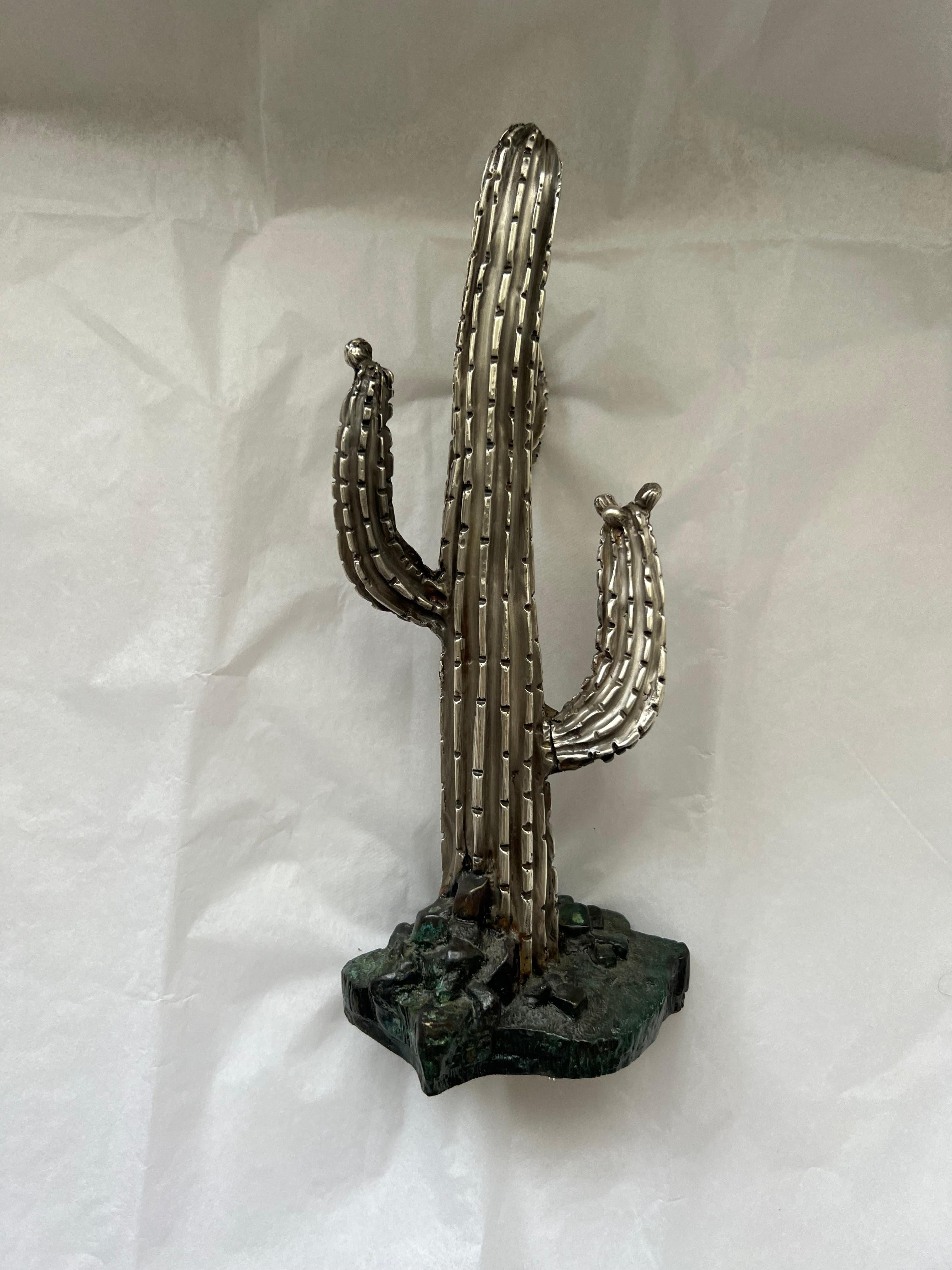 Ancien galet de décoration classique de succession en argent avec statue d'arbre de cactus Unisexe en vente