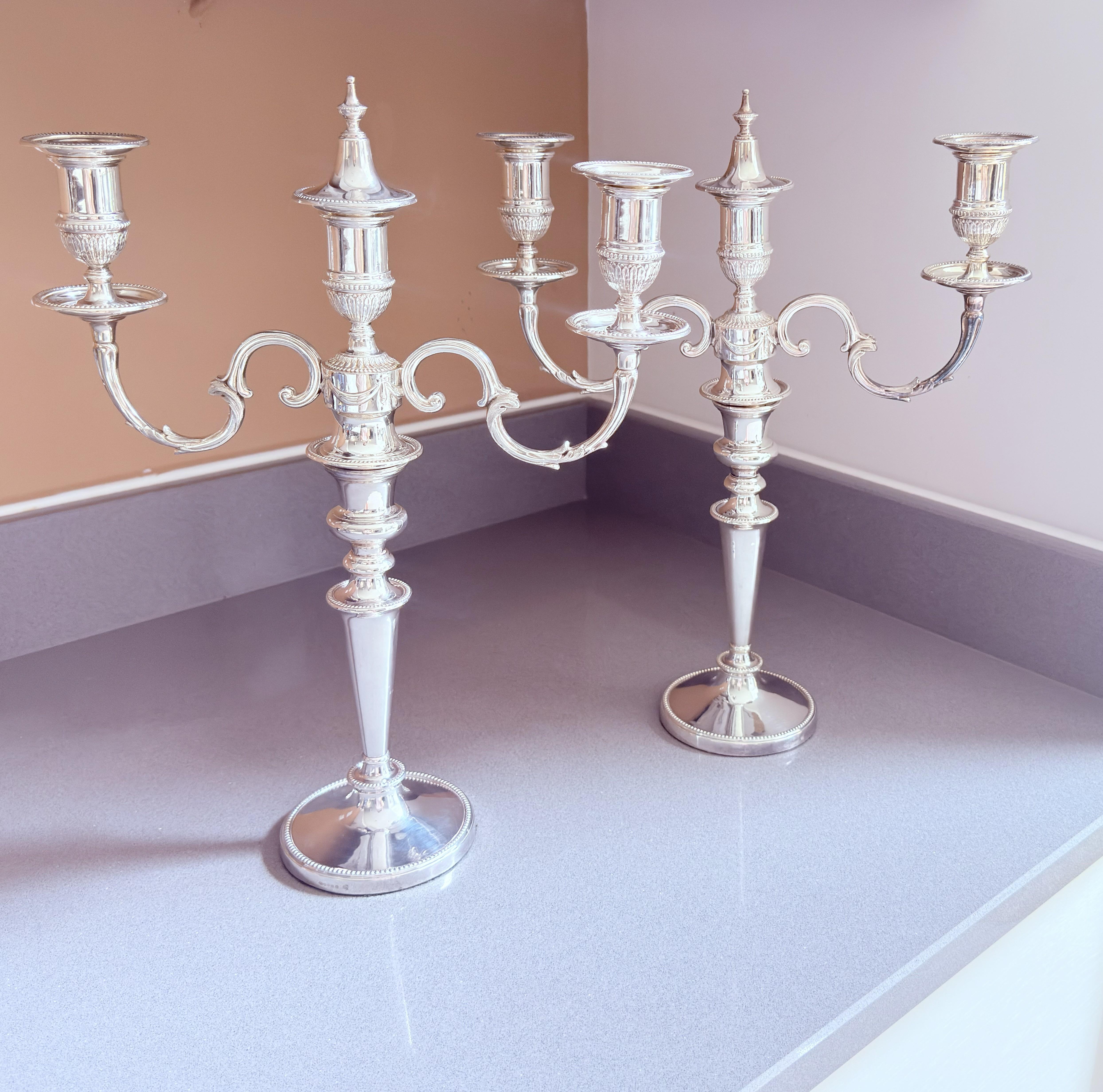Candelabri d'argento antichi Coppia di candelabri d'argento con marchio di fabbrica in vendita 6