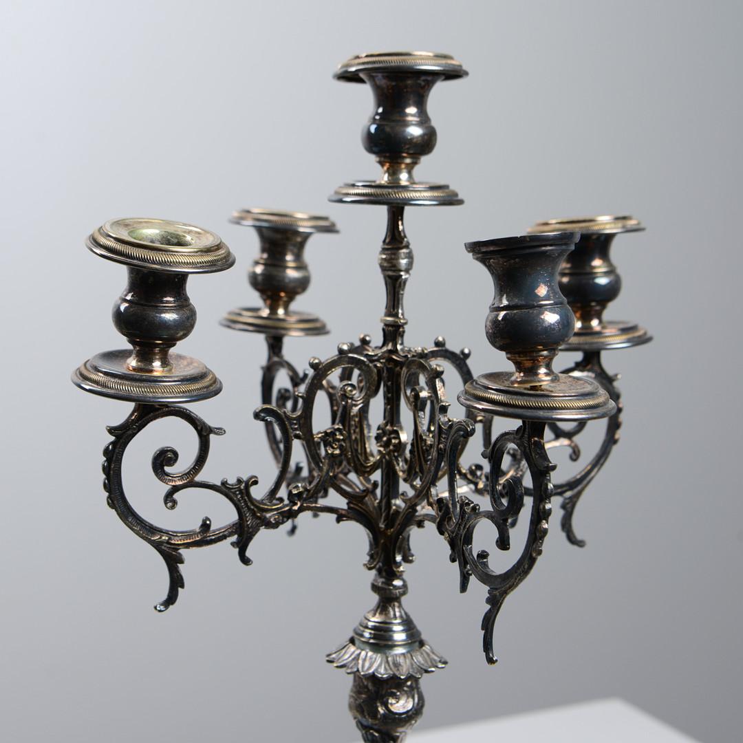 Antique chandelier décoratif figurine bougeoir en argent sculpté en vente 3