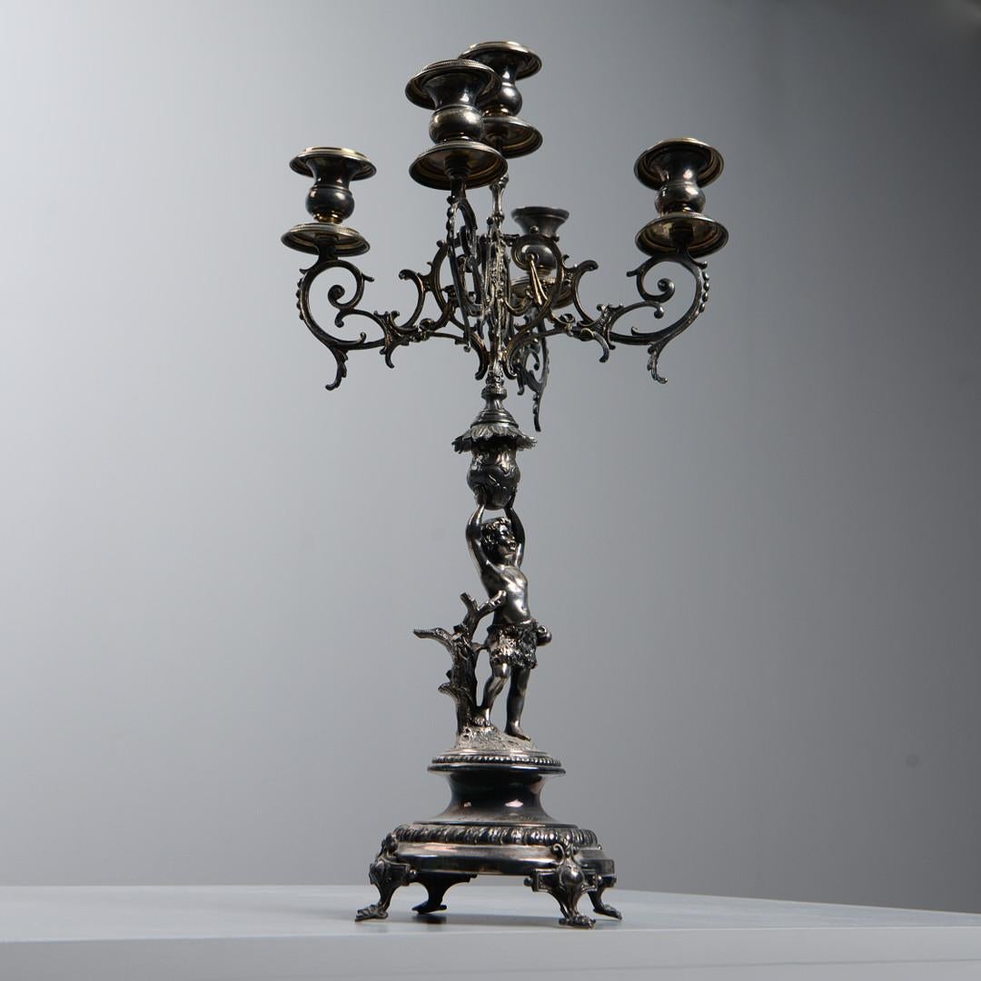 Antique chandelier décoratif figurine bougeoir en argent sculpté en vente 4