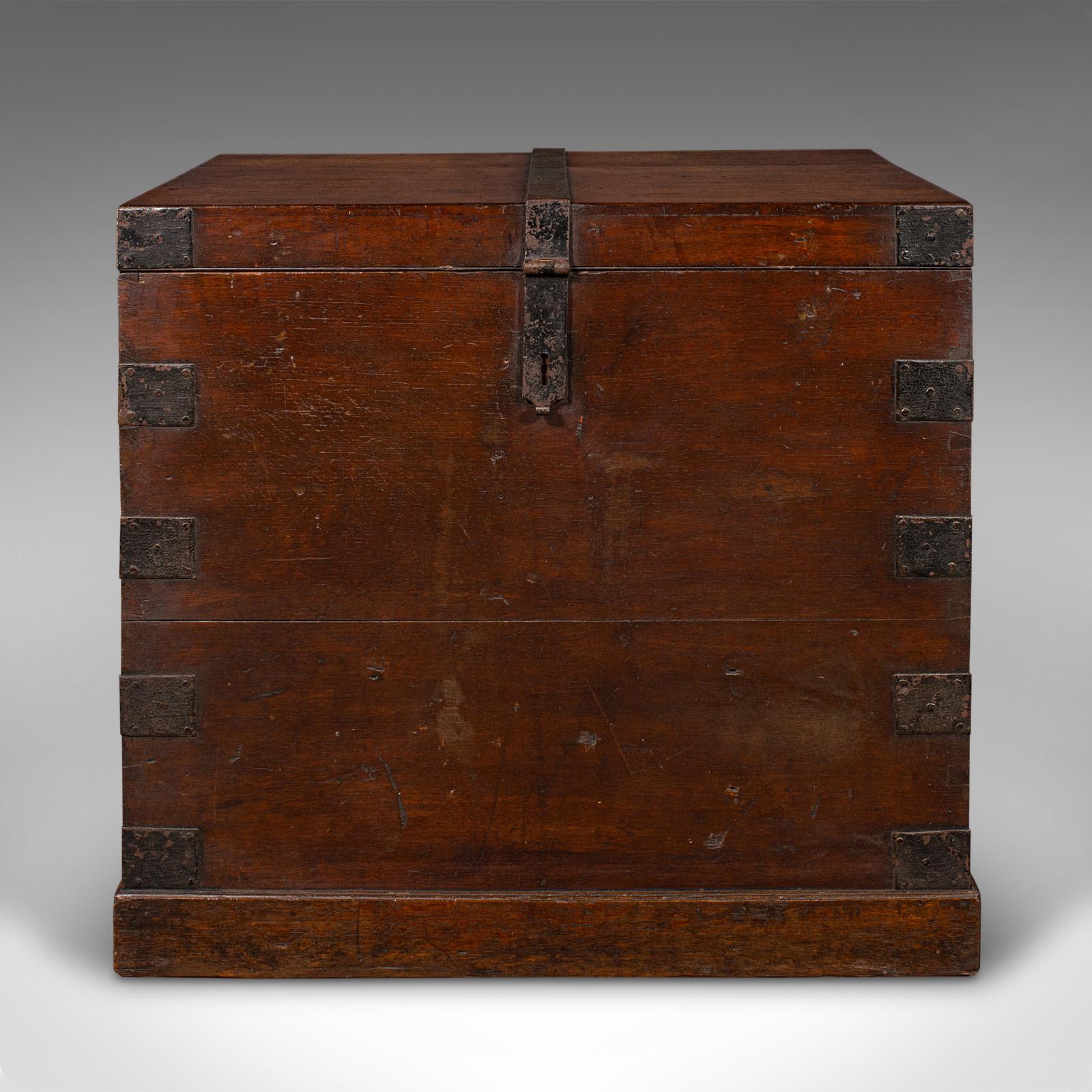 Antique Silver Chest, English, Oak, Iron Bound, Lined Storage Trunk, Georgian In Good Condition For Sale In Hele, Devon, GB