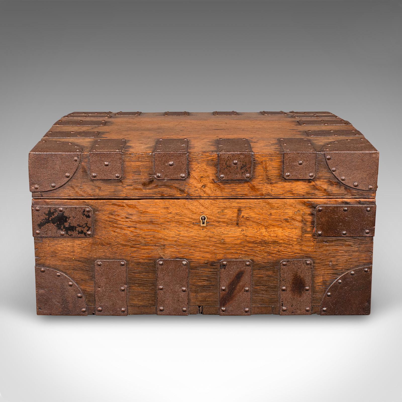 Tardo vittoriano Antico baule d'argento, Oak inglese, legato in acciaio, baule da viaggio, vittoriano, C.C. in vendita