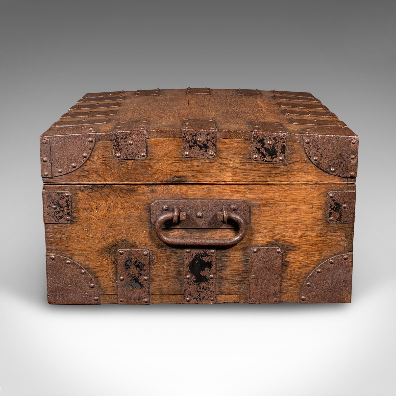 Britannico Antico baule d'argento, Oak inglese, legato in acciaio, baule da viaggio, vittoriano, C.C. in vendita