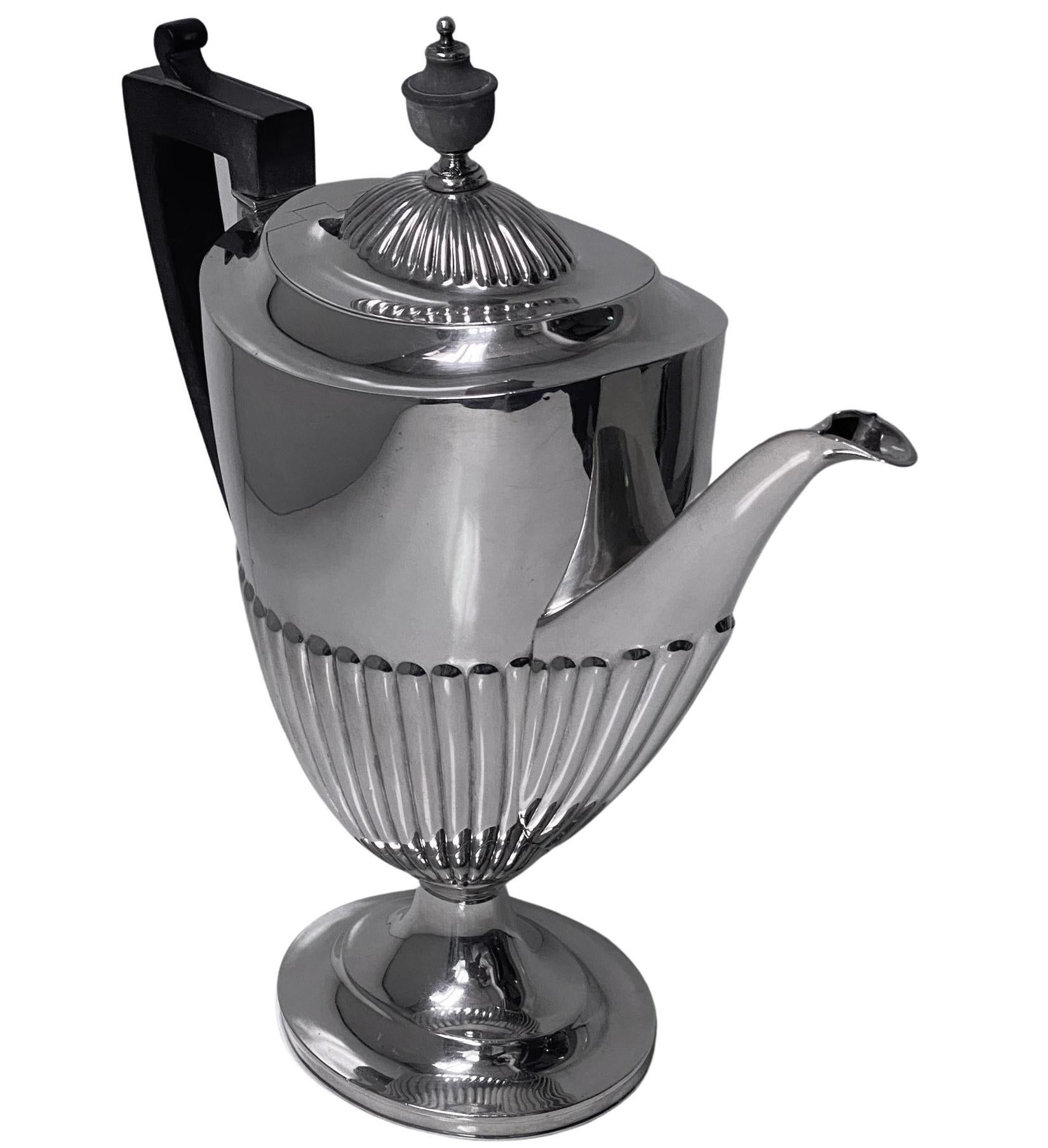 Georgian Antique Silver Coffee Pot, London 1908, Goldsmiths & Silversmiths Co.