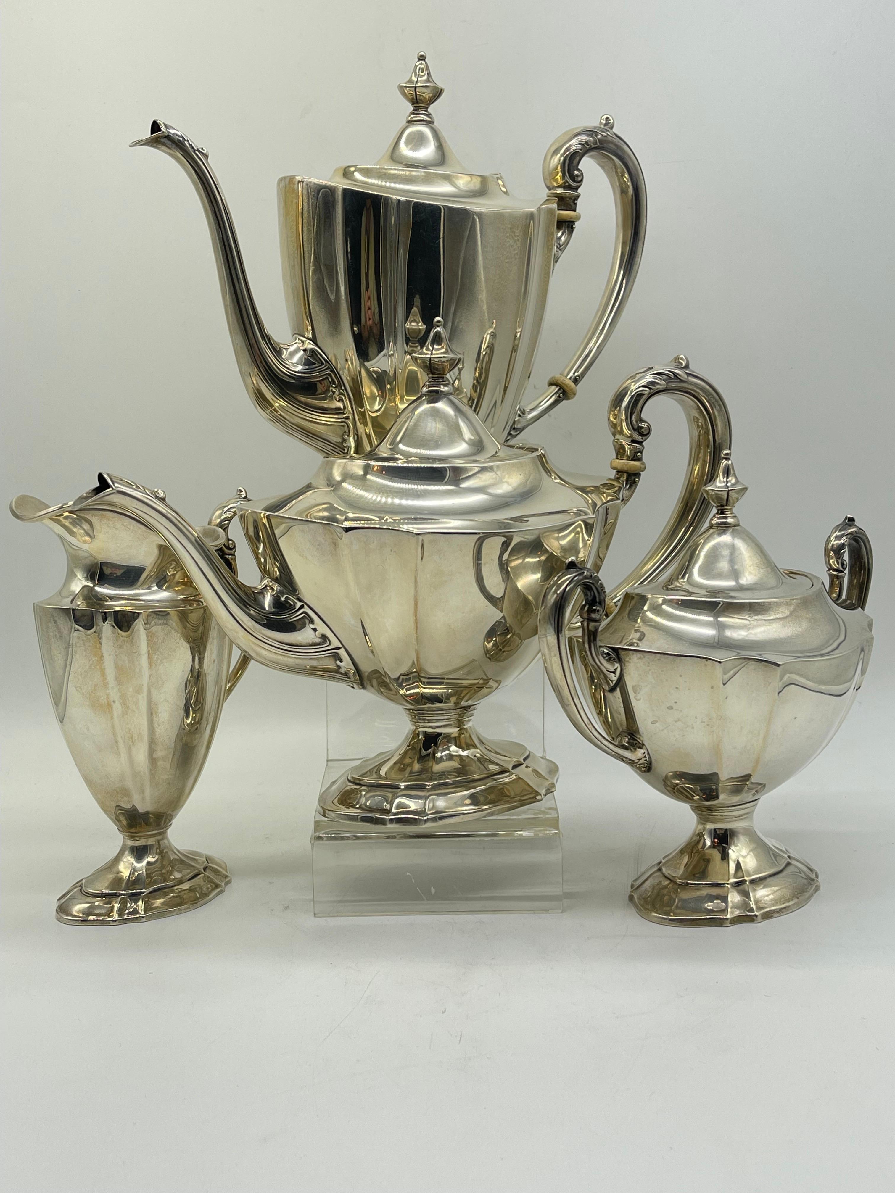 Antiker Tafelaufsatz aus Silber mit Kaffee- und Teekanne, Klassizismus / Empire, internationales Sterling im Angebot 1