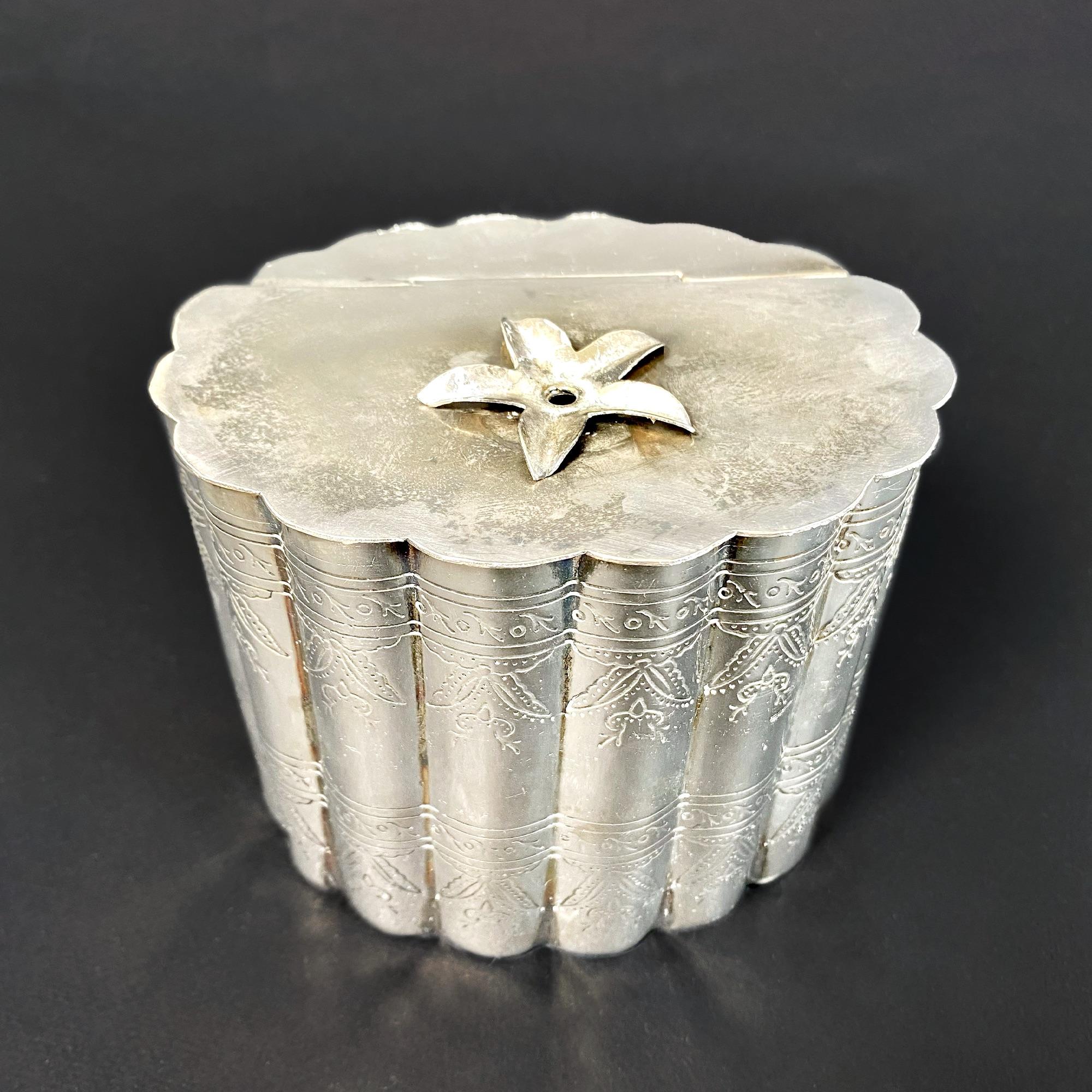 20th Century Antique Silver Container from the 1910s with Intricate Details For Sale