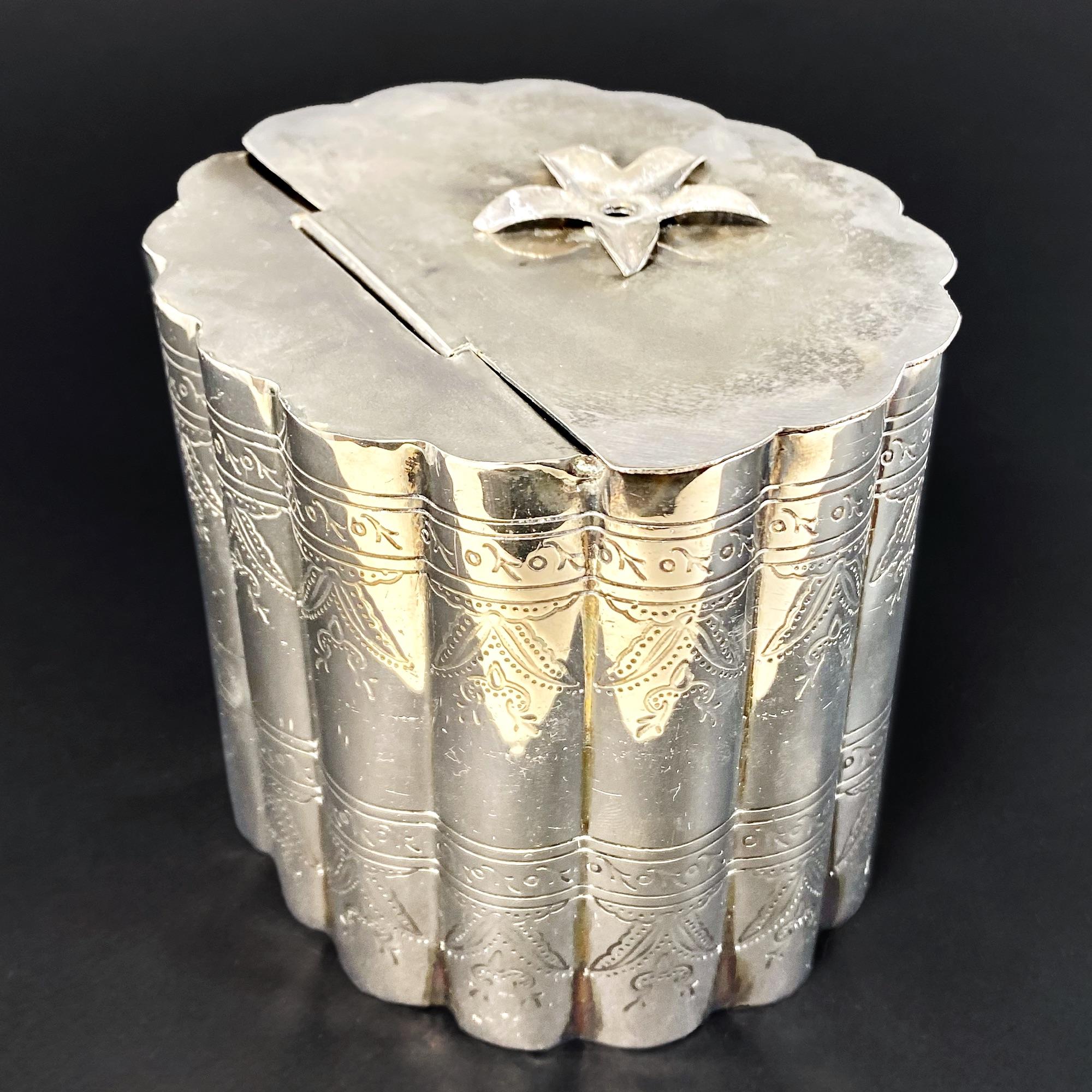 Antique Silver Container from the 1910s with Intricate Details For Sale 3